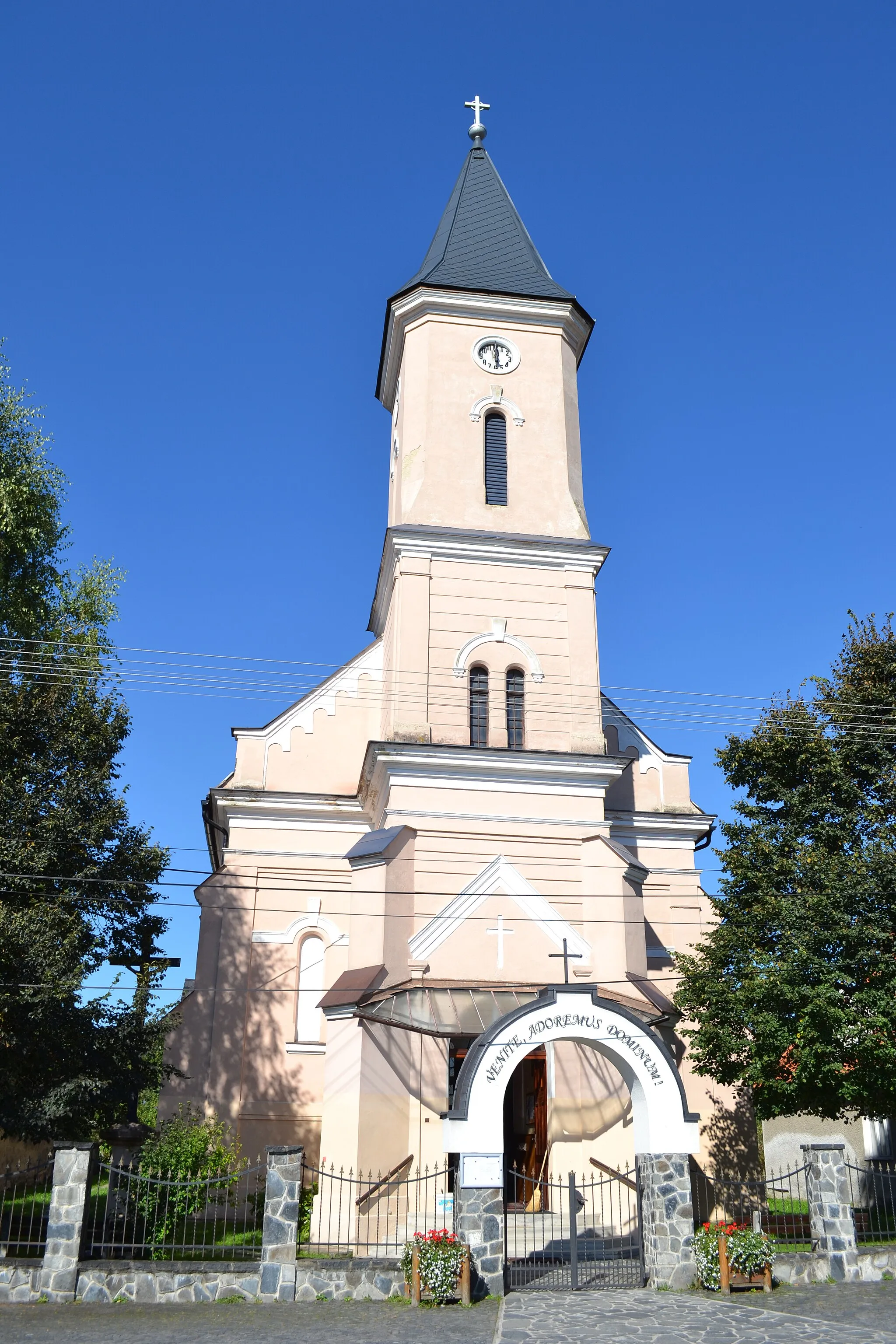 Photo showing: Church of Our Lady Queen (Magna Domina Hungarorum) in Radzovce