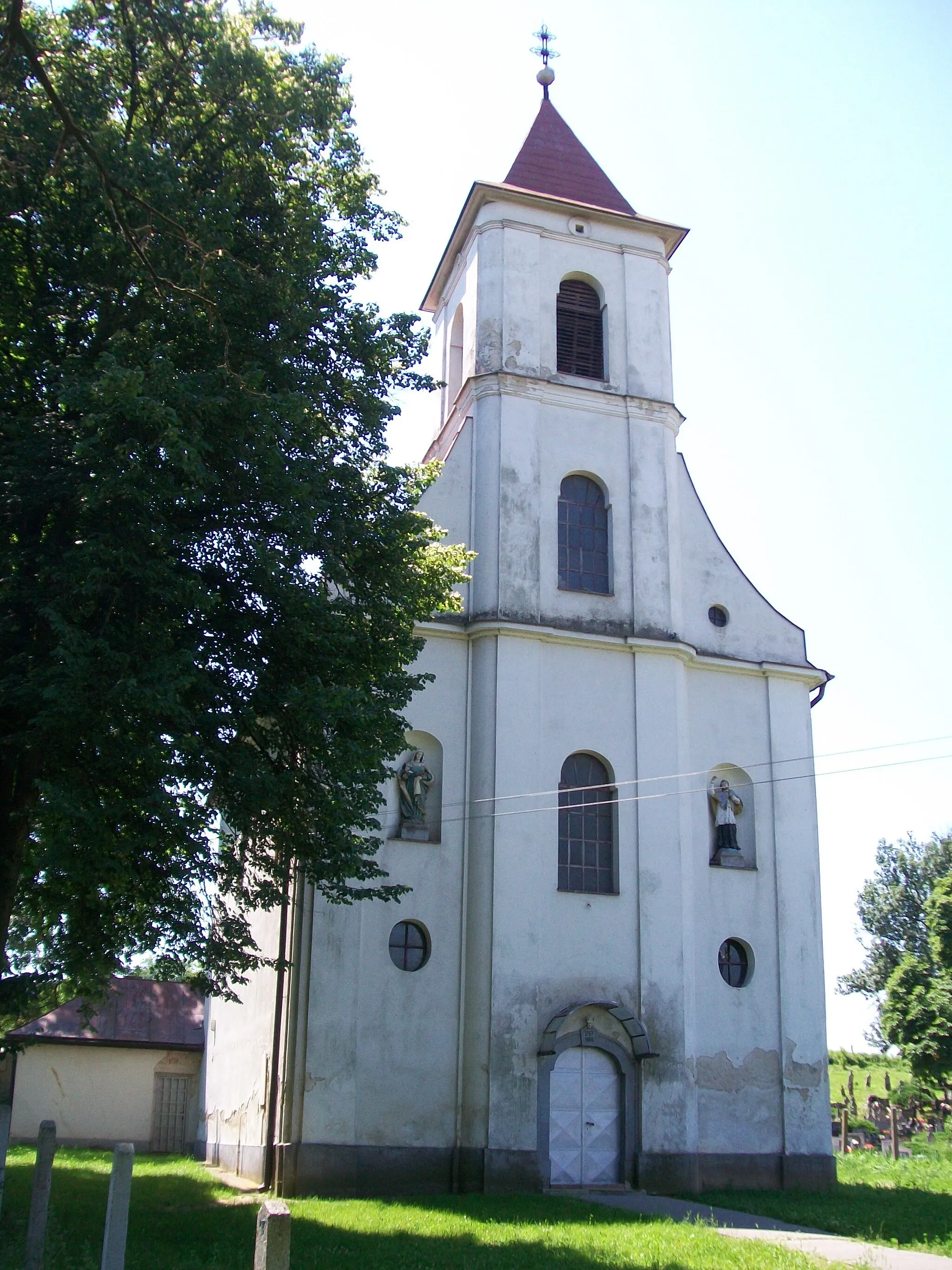 Photo showing: Barokový kostol sv. Martina biskupa - pochádza z roku 1764. Prestavaný bol v roku 1854 a 1895.