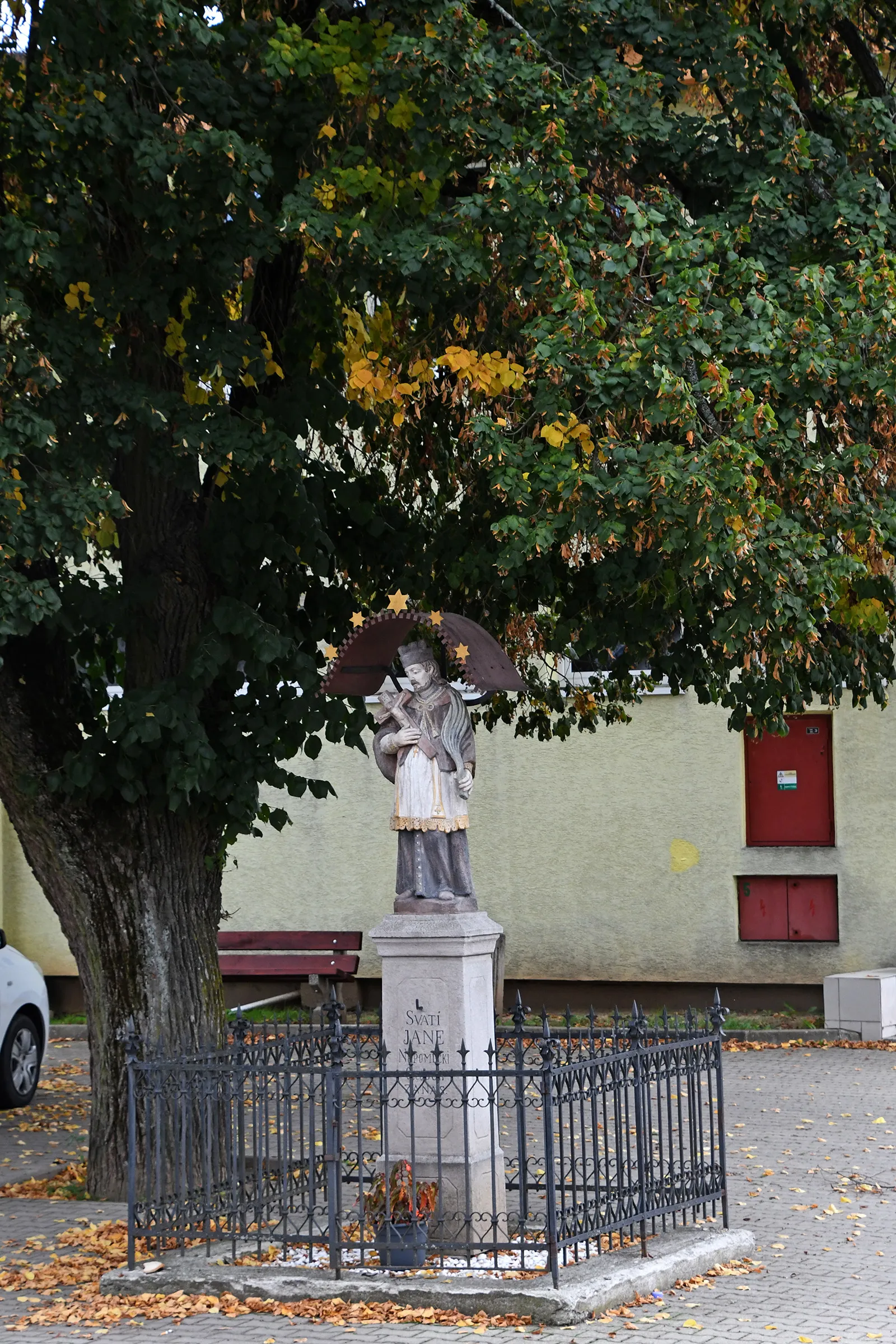 Photo showing: Statue of Saint John of Nepomuk in Litava, Slovakia