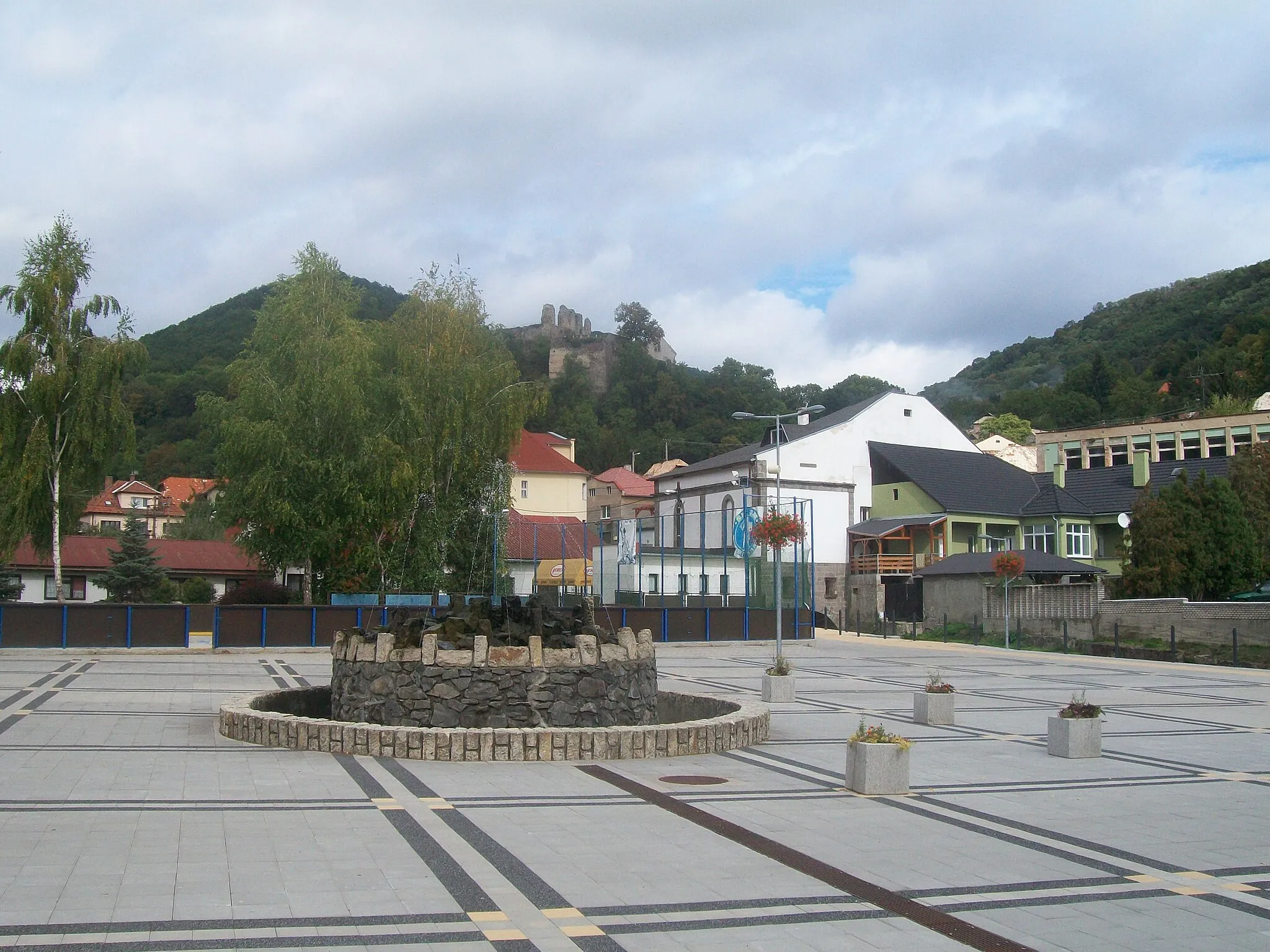 Photo showing: Lipové square in Modrý Kameň