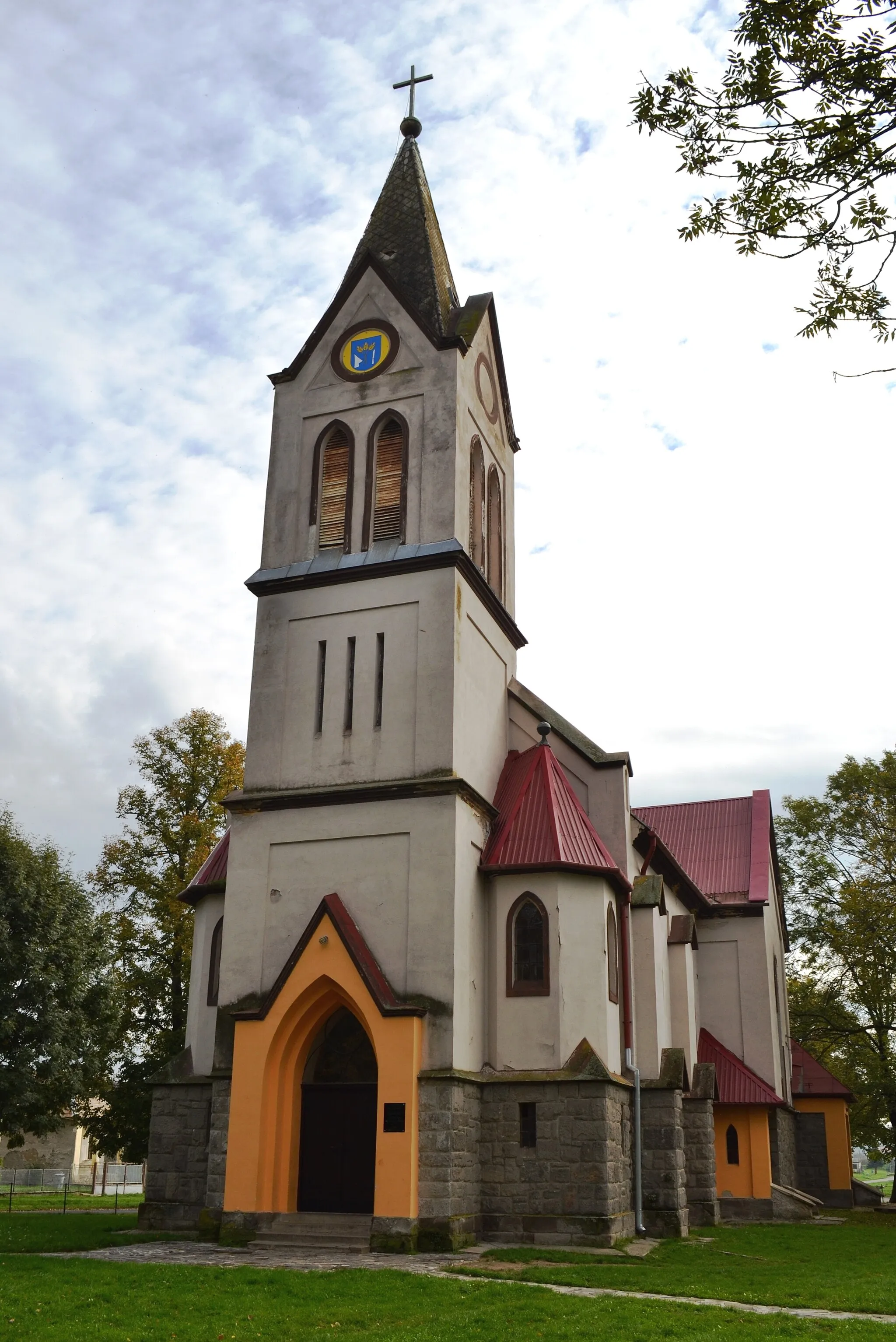 Photo showing: The Roman Catholic church in the village Trenč