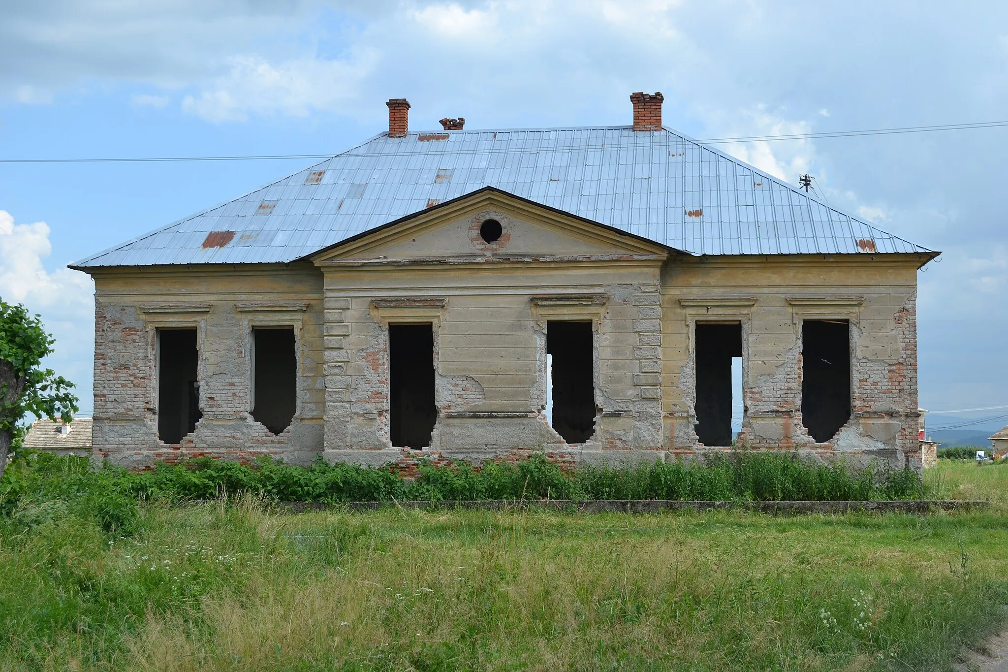 Photo showing: Dilapidated mansion in the village Radnovce