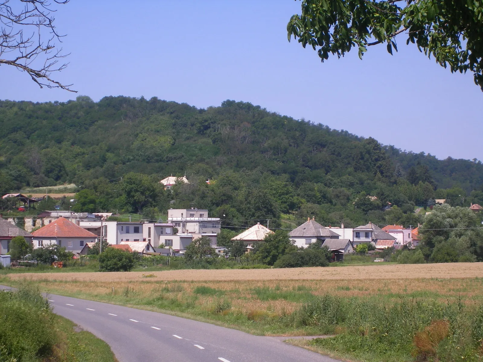 Photo showing: Százd - a falu látképe kelet felől