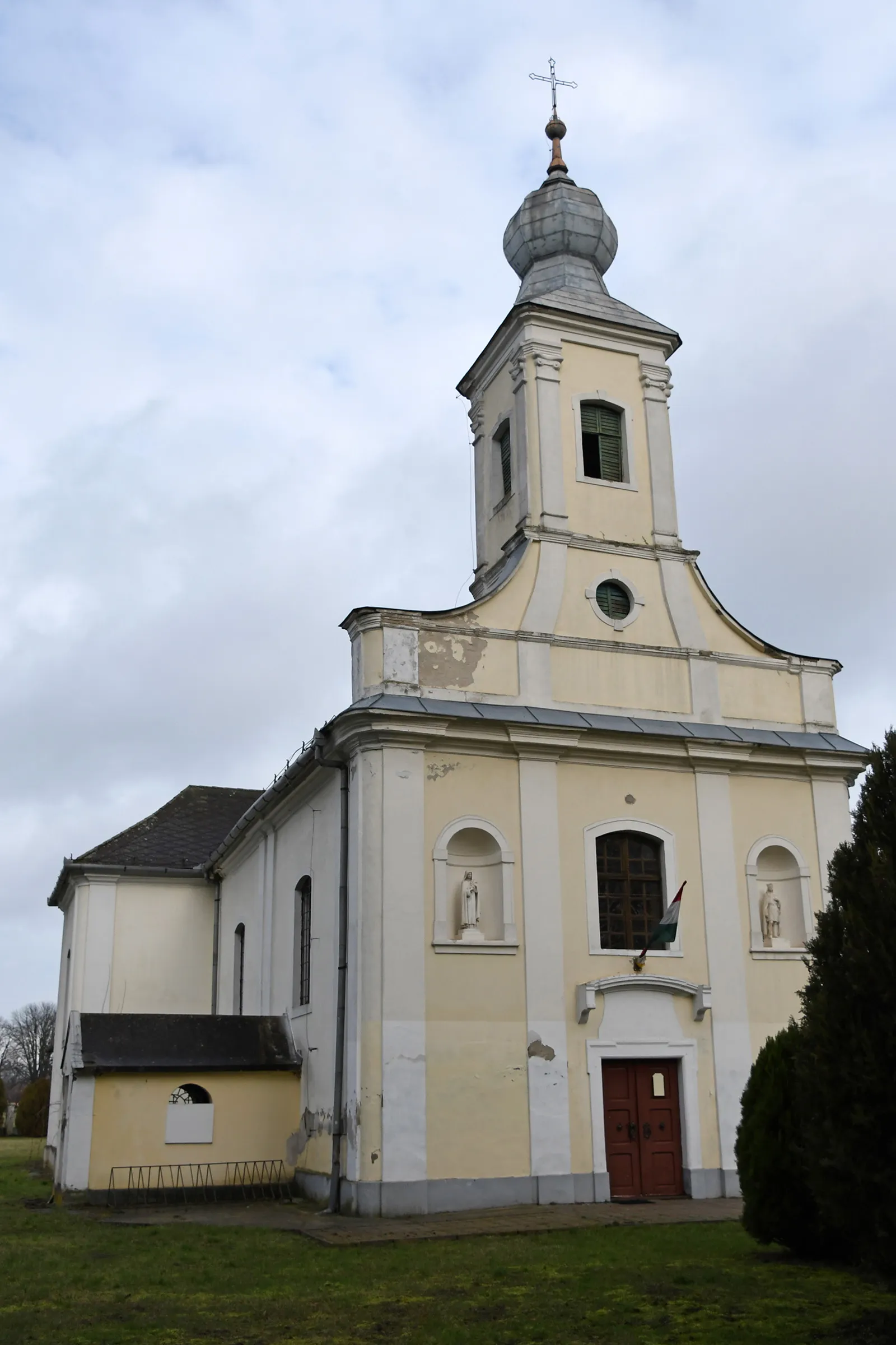 Photo showing: Roman Catholic church in Girincs, Hungary