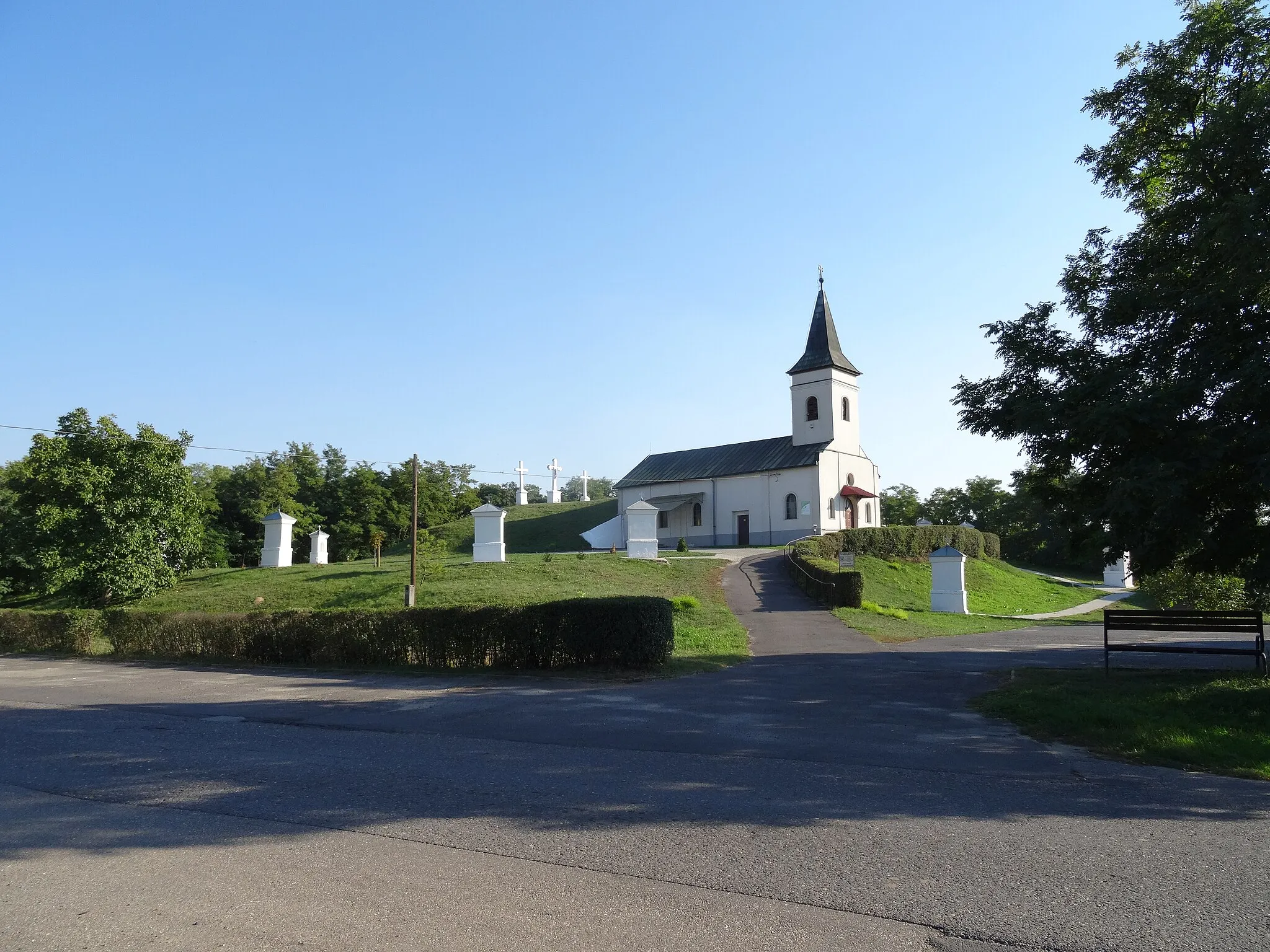 Photo showing: Pfarrkirche von Rakamaz auf dem Kalvarienberg