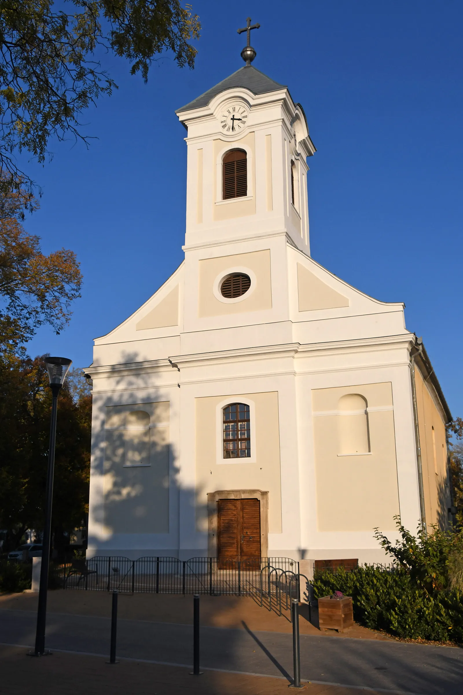 Photo showing: Roman Catholic church in Lőrinci, Hungary