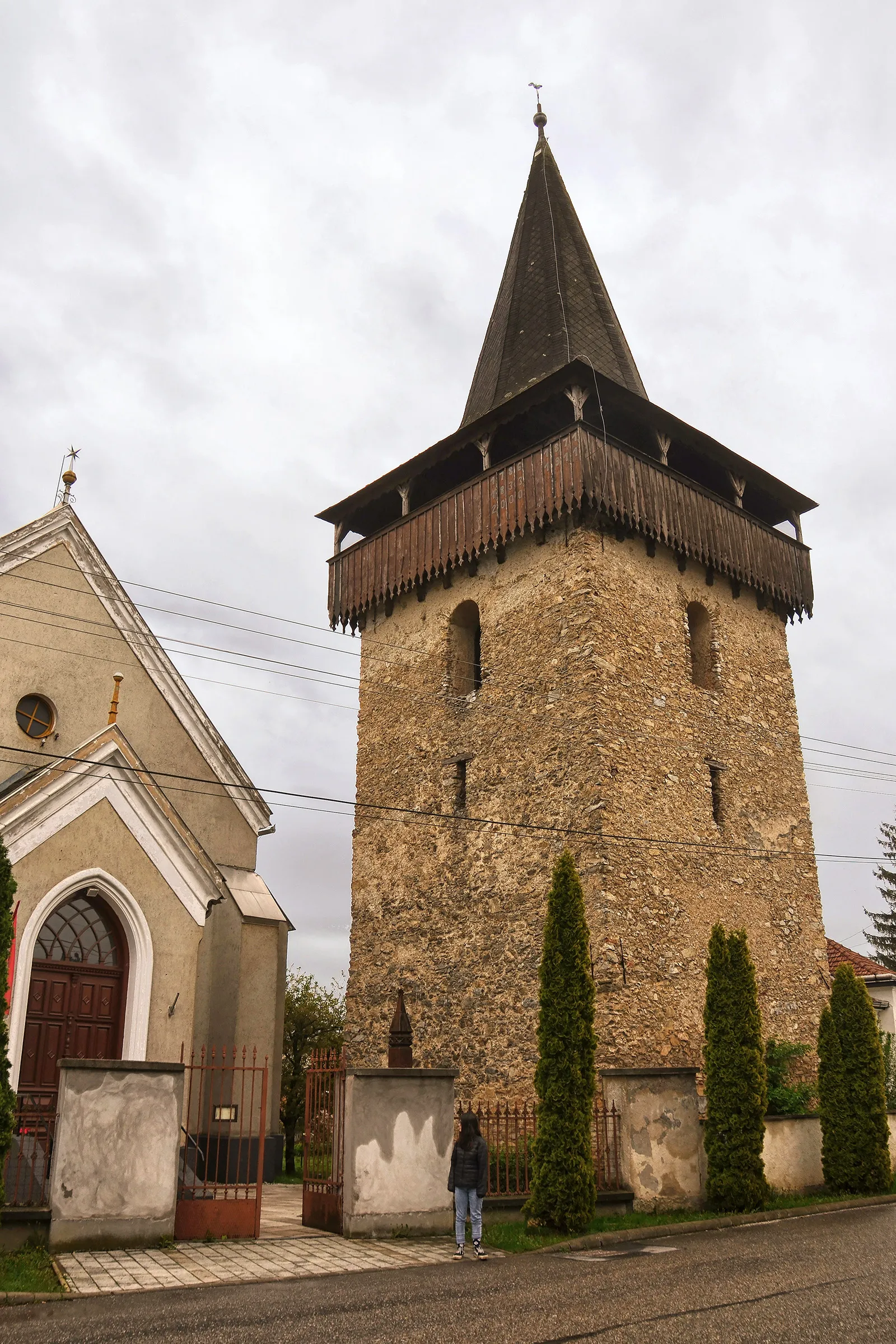 Photo showing: Calvinist church and bell-tower in Szendrő, Hungary