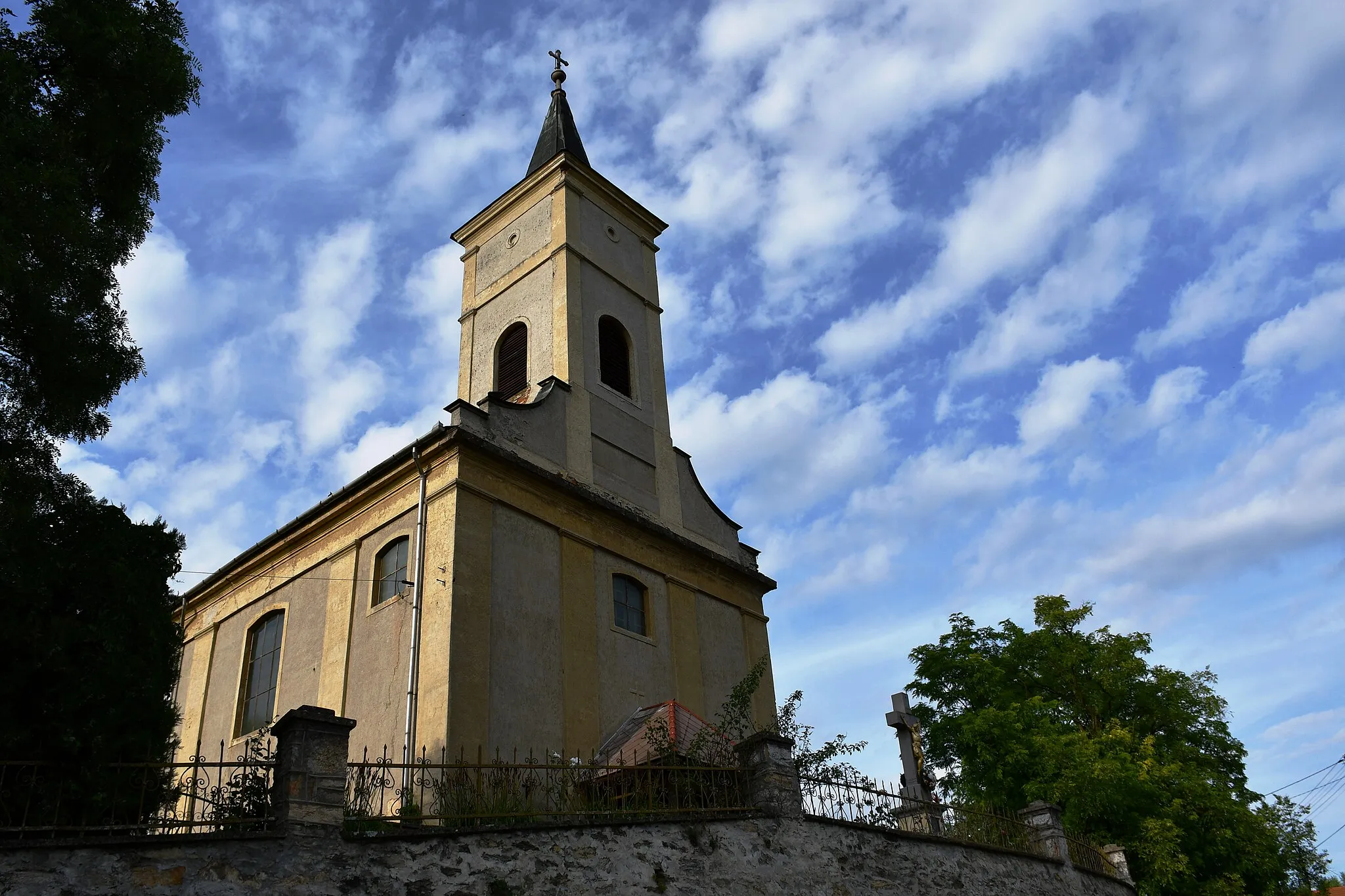 Photo showing: Szentháromság templom, Szuhogy