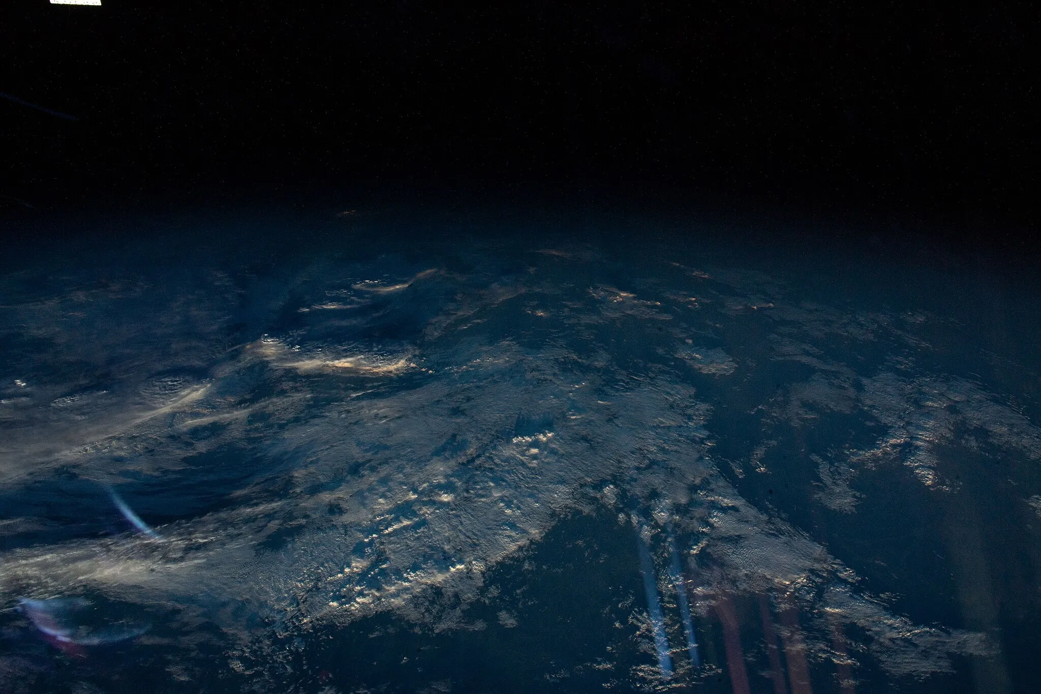 Photo showing: View of Earth taken during ISS Expedition 67.