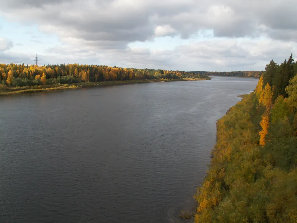 Photo showing: река Вага с моста
