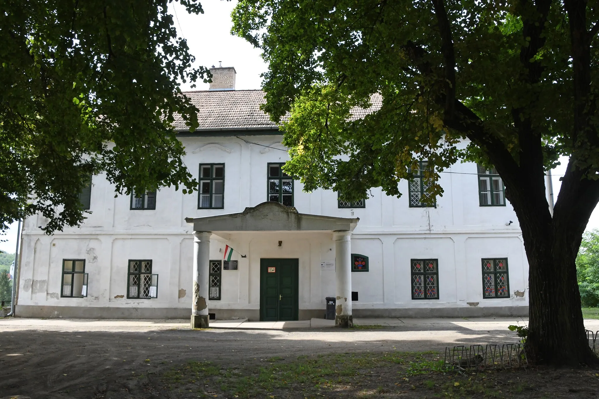 Photo showing: Simonyi mansion in Cserhátsurány, Hungary