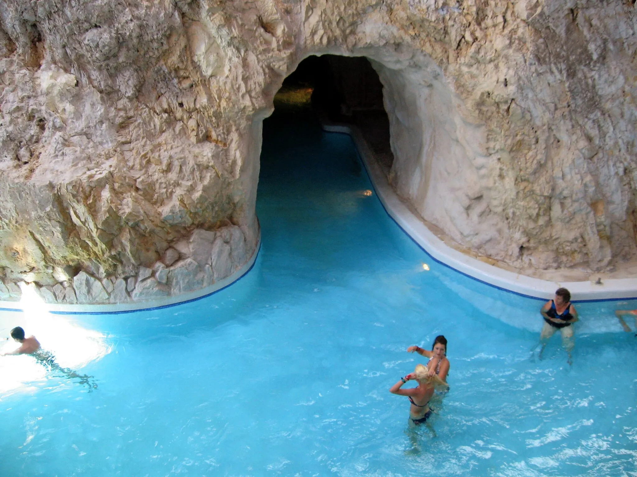Photo showing: Miskolctapolca Bath. Пещерные термальные  купальни
