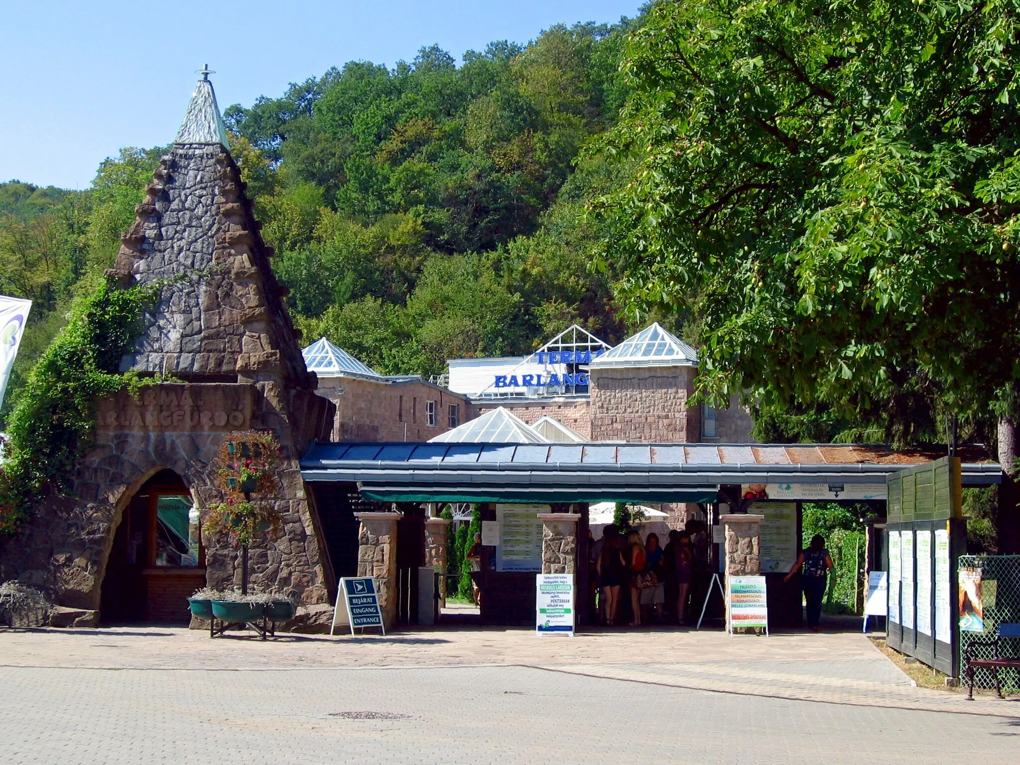 Photo showing: Вход в термальные купальни