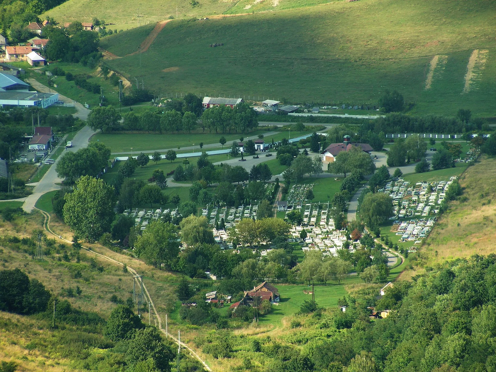 Photo showing: Az Újtemető a Pécskő-szikláról