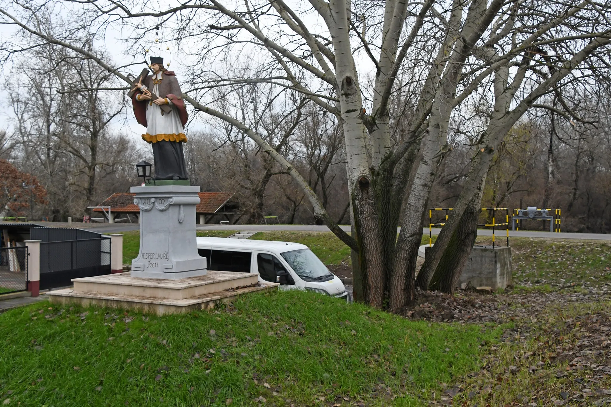 Photo showing: Statue of Saint John of Nepomuk near the Bodrog river in Tokaj, Hungary