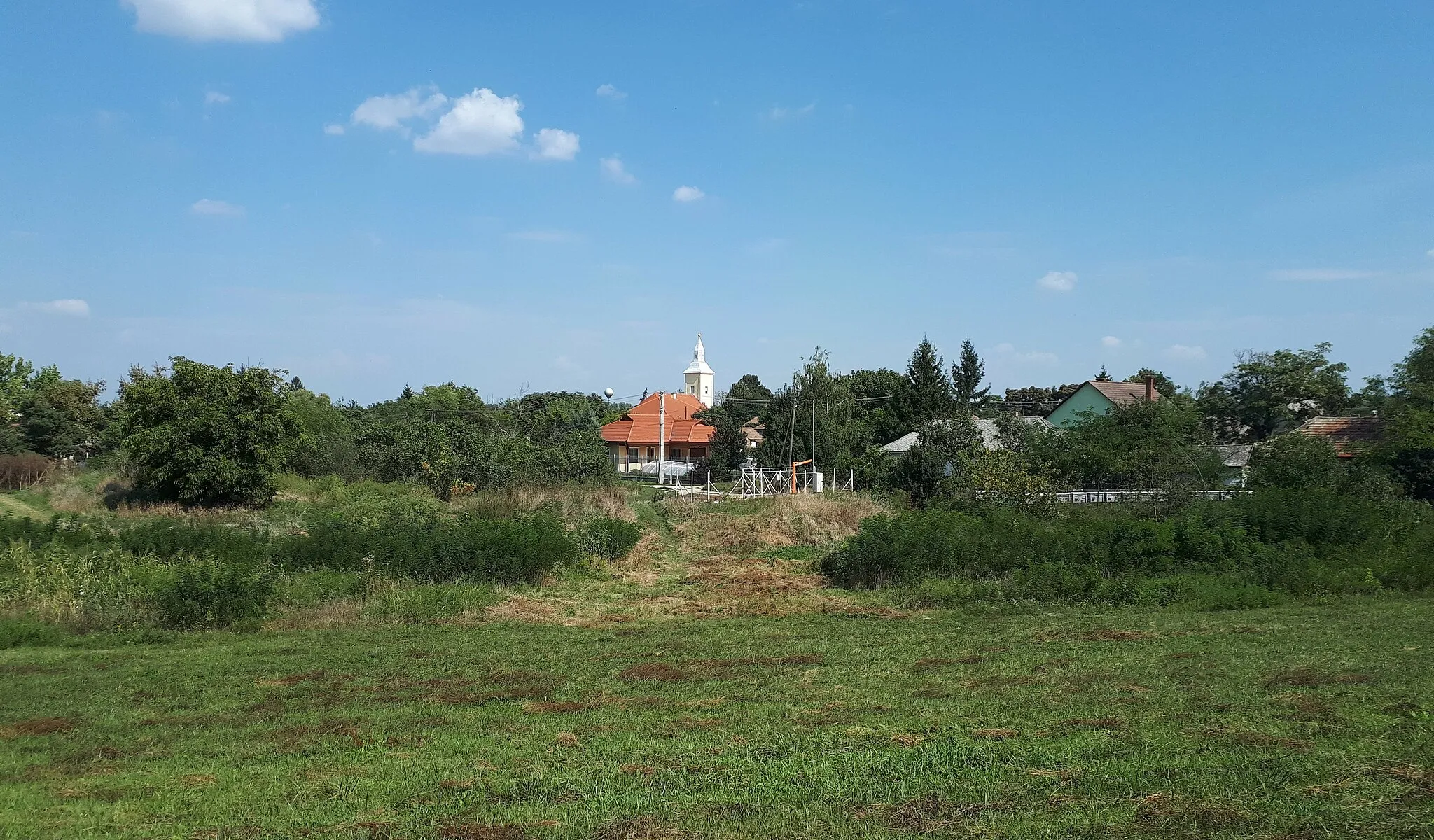 Photo showing: Tiszadorogma látképe a Tisza-gátról