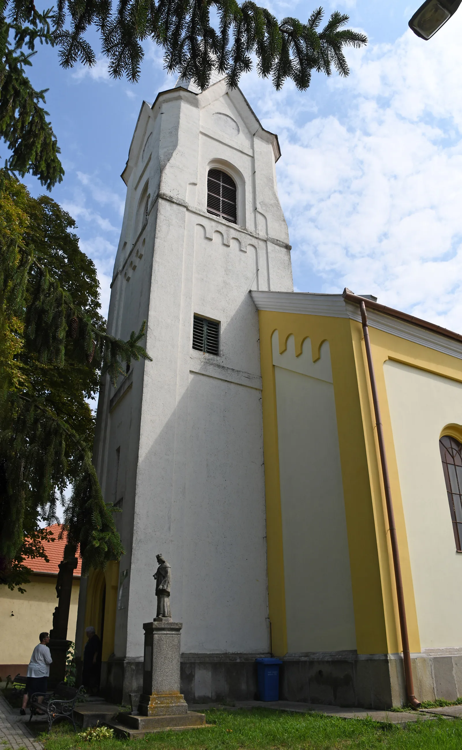 Photo showing: Roman Catholic church in Négyes, Hungary