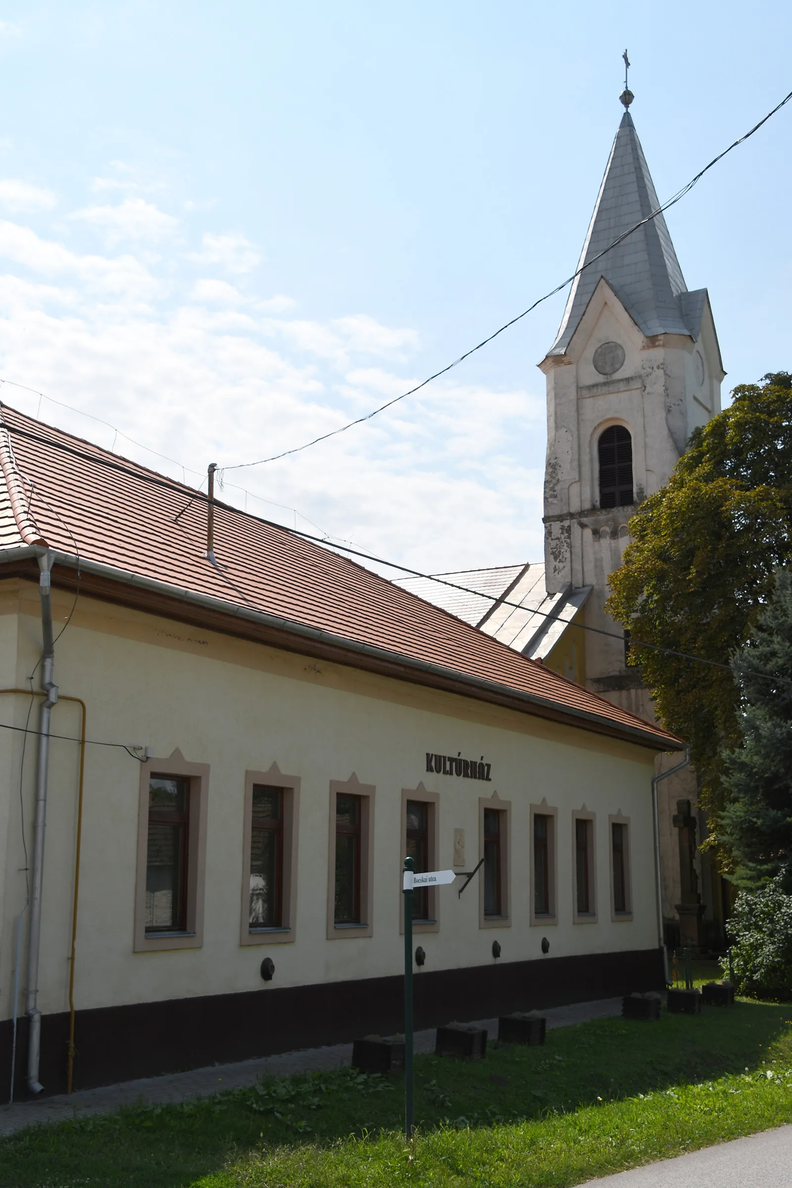 Photo showing: The house of culture and the Roman Catholic church in Négyes, Hungary
