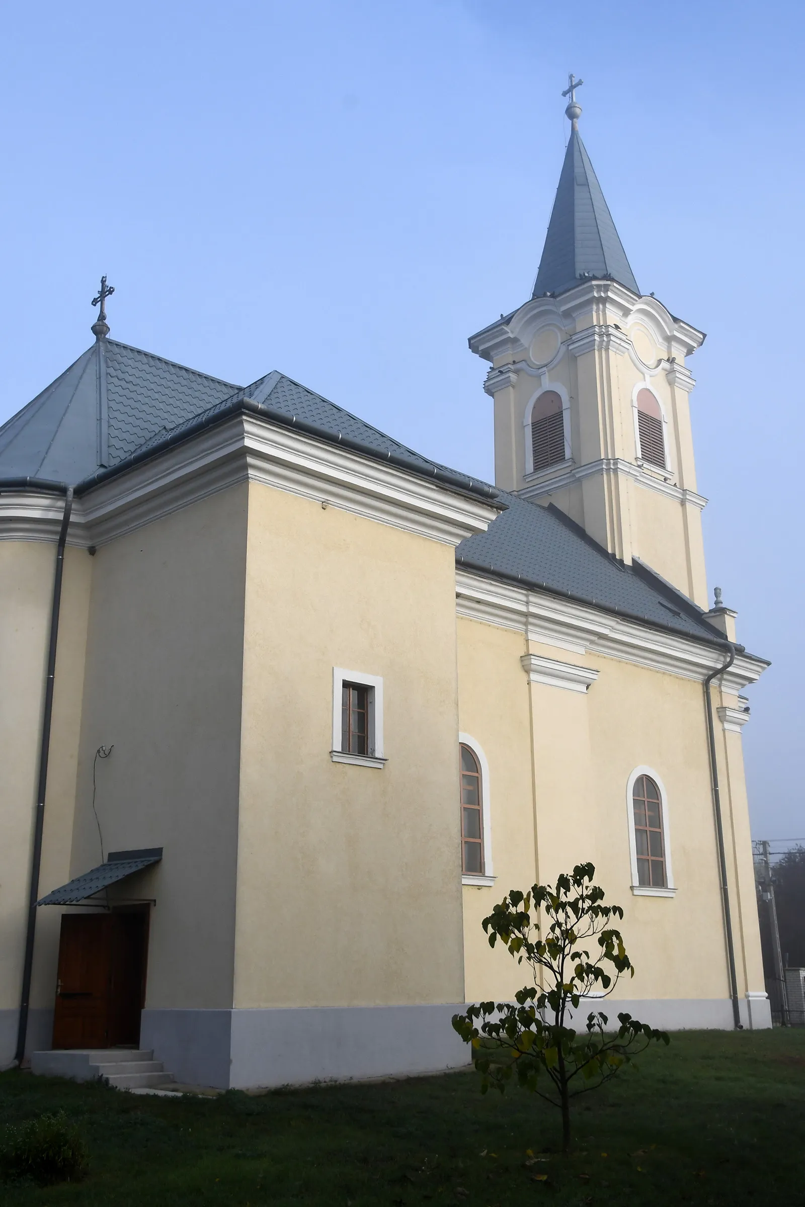 Photo showing: Roman Catholic church in Hejőkürt, Hungary