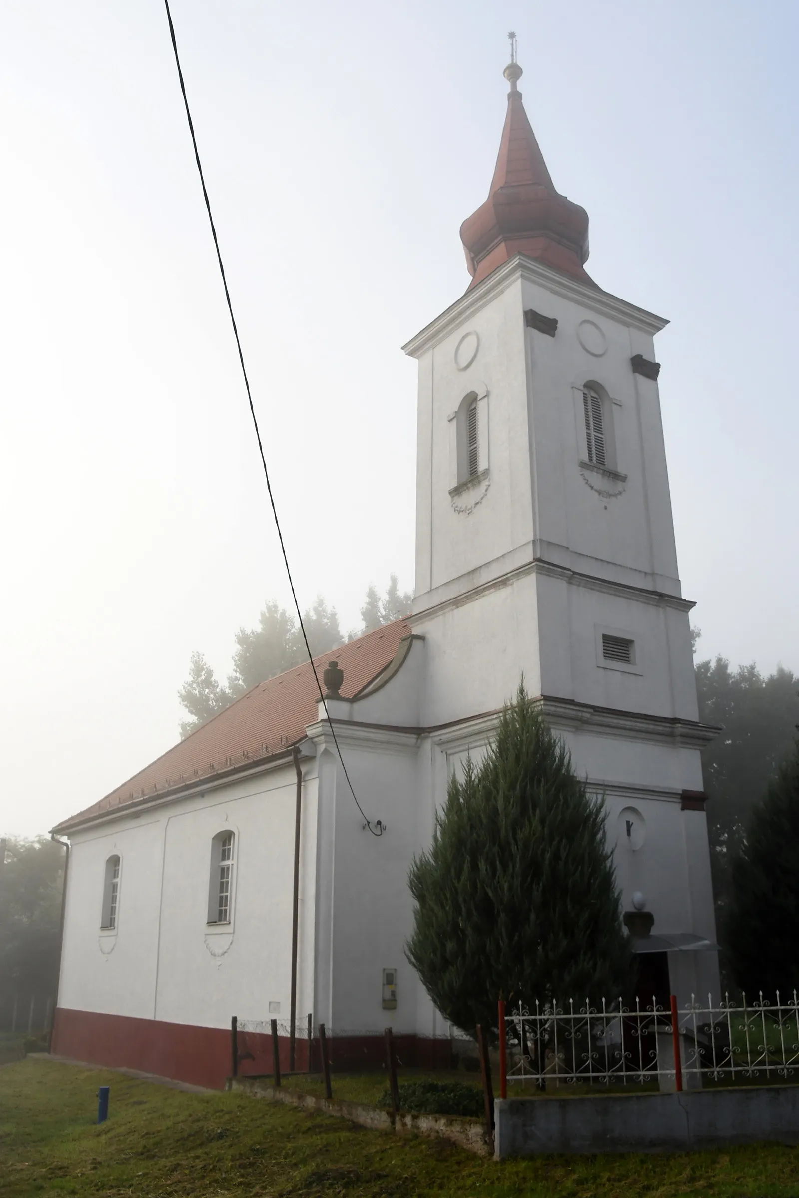 Photo showing: Calvinist church in Oszlár, Hungary