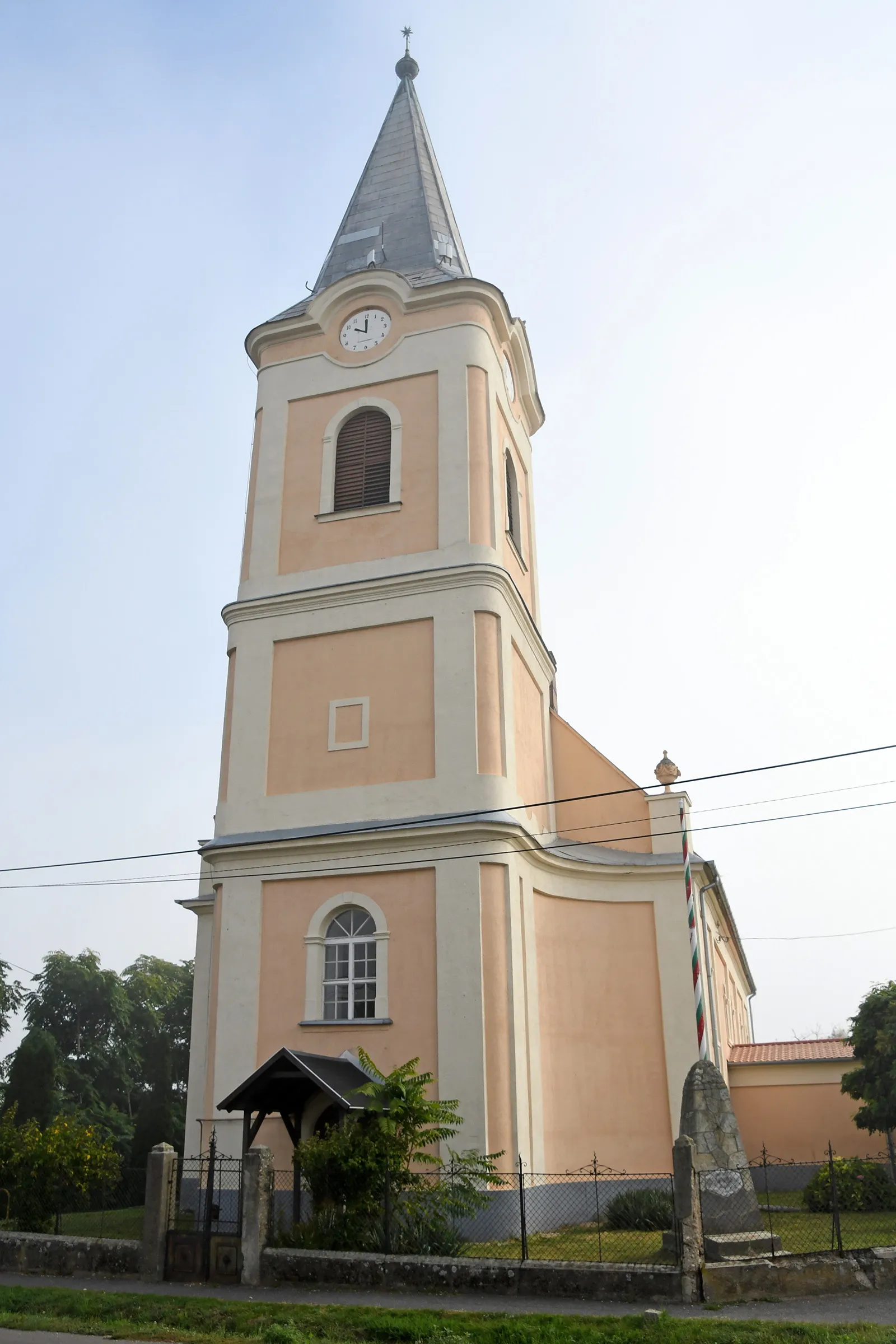 Photo showing: Calvinist church in Hejőpapi, Hungary