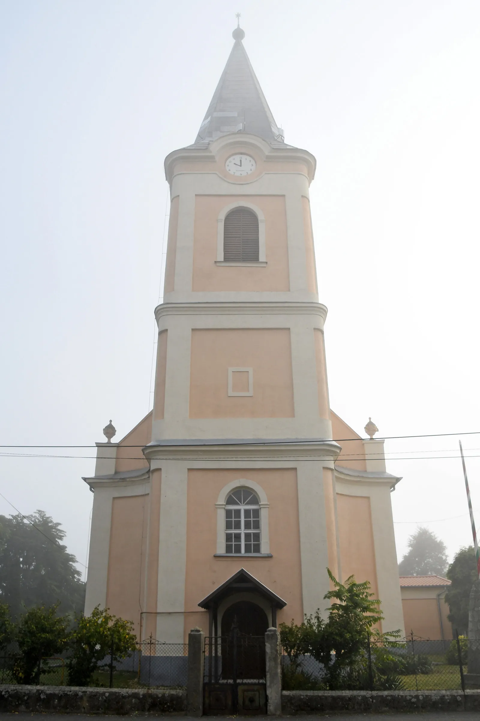 Photo showing: Calvinist church in Hejőpapi, Hungary