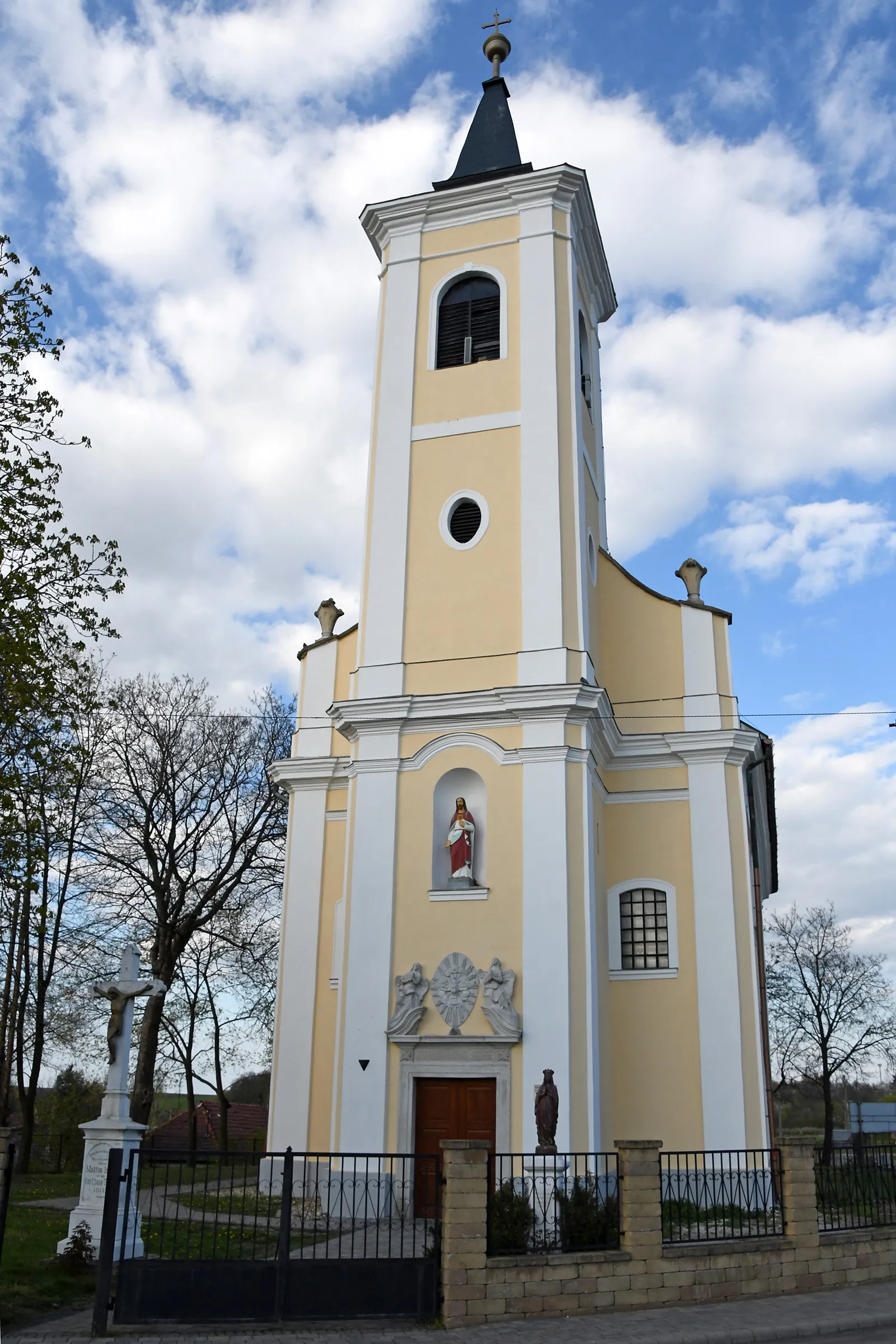 Photo showing: Roman Catholic church in Bükkábrány, Hungary