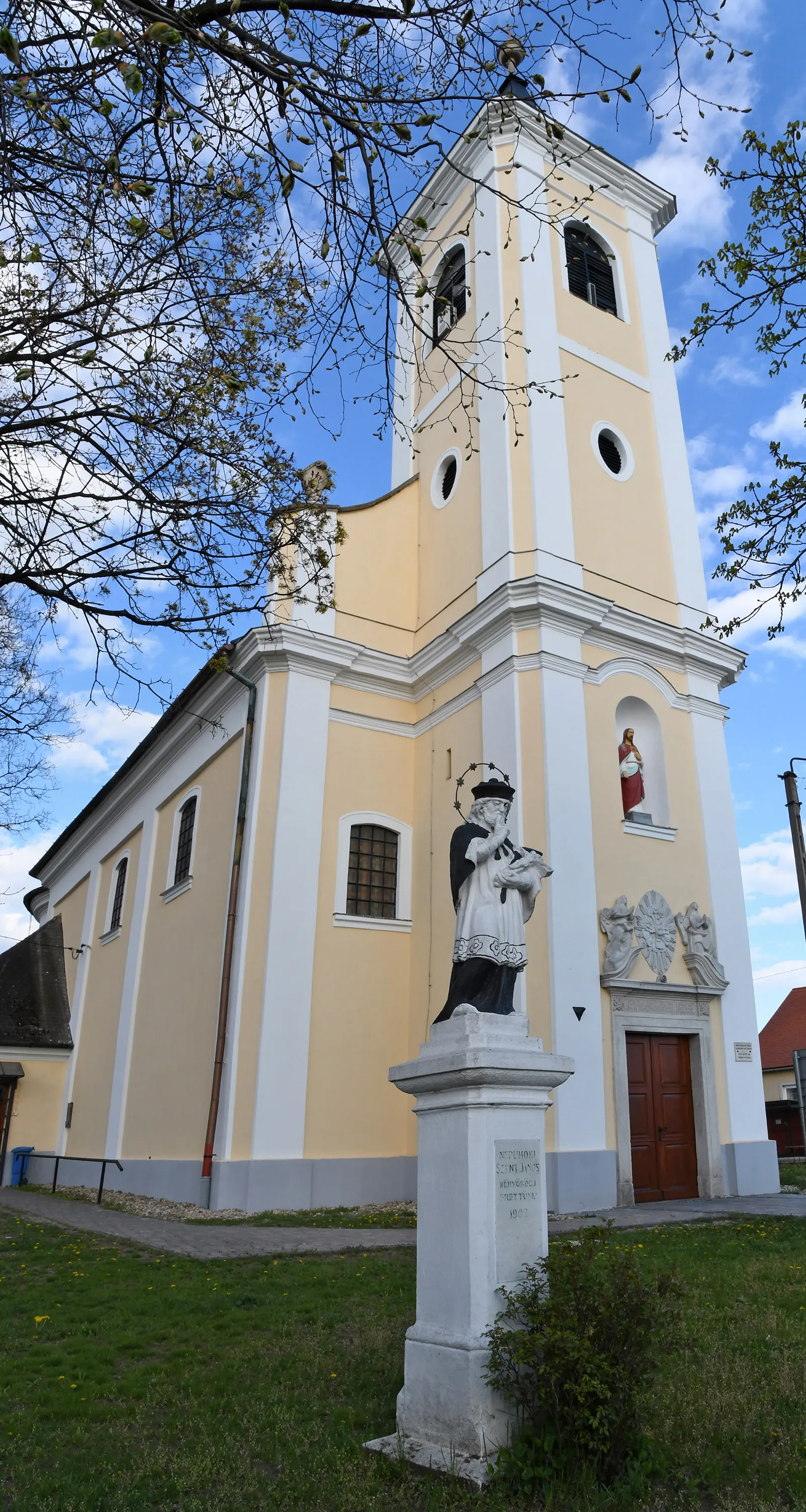 Photo showing: Roman Catholic church in Bükkábrány, Hungary