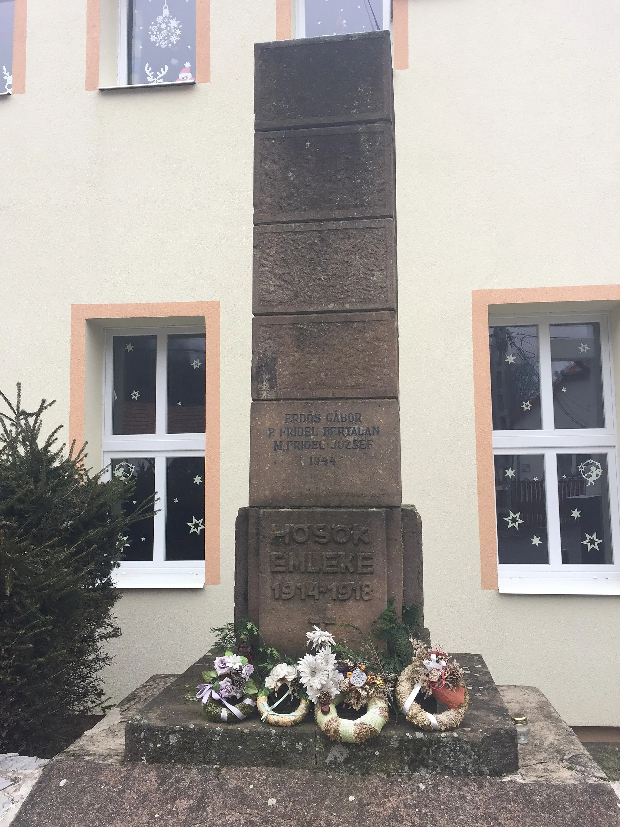 Photo showing: World Wars memorial in Répáshuta, Borsod-Abaúj-Zemplén County