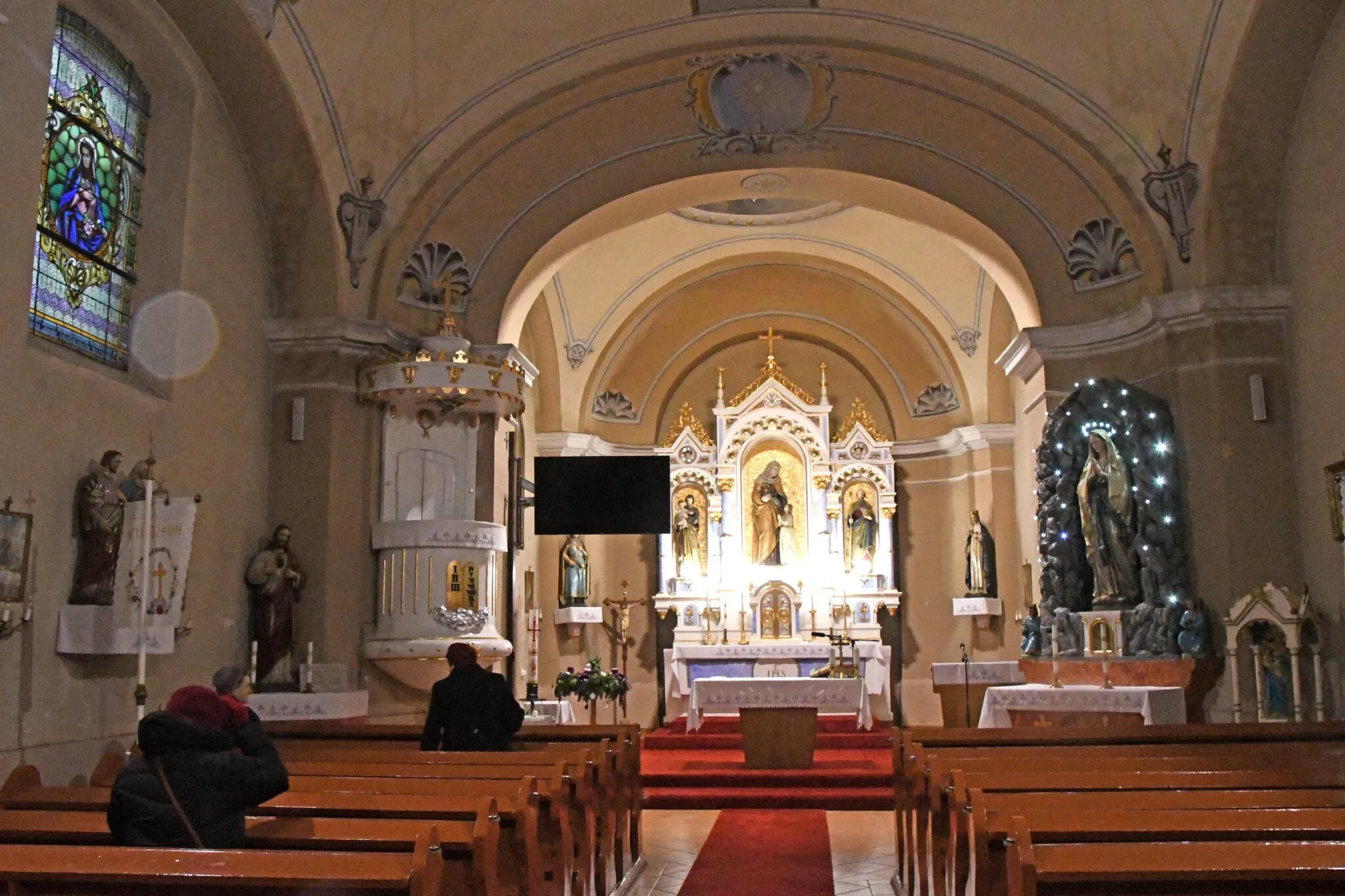 Photo showing: Interior of the Roman Catholic church in Rátka, Hungary