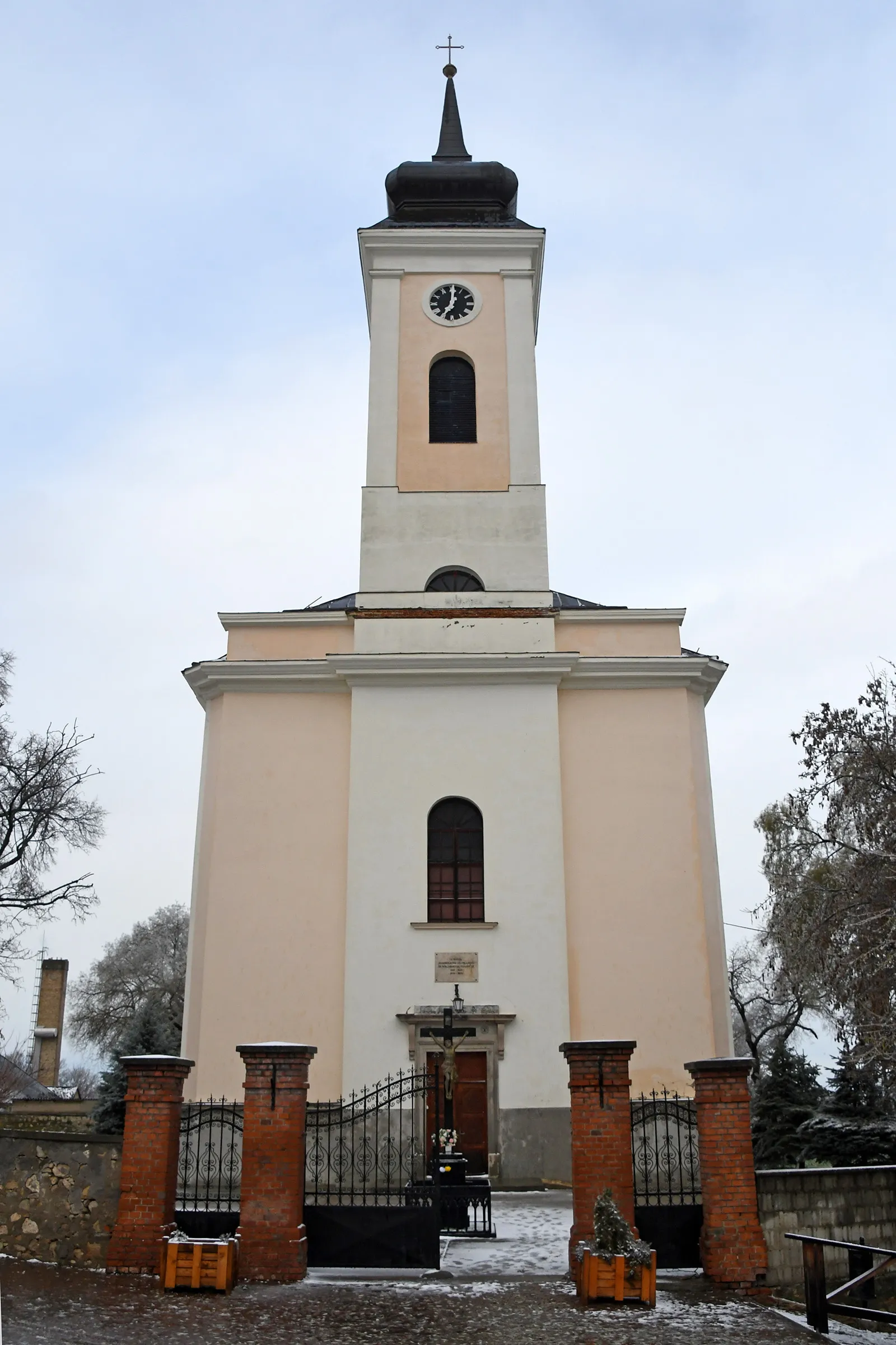 Photo showing: Roman Catholic church in Monok, Hungary