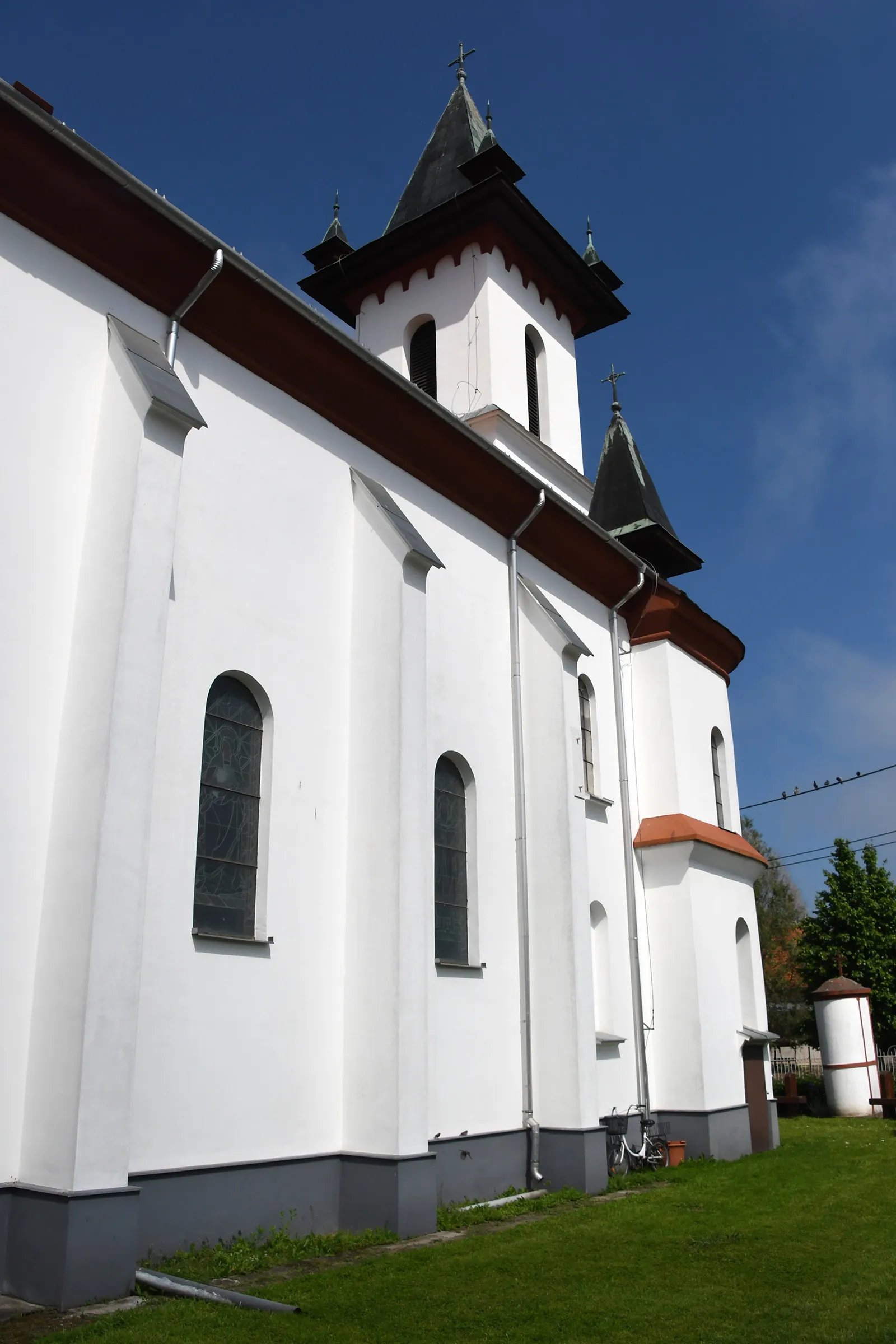 Photo showing: Roman Catholic church in Bánréve, Hungary