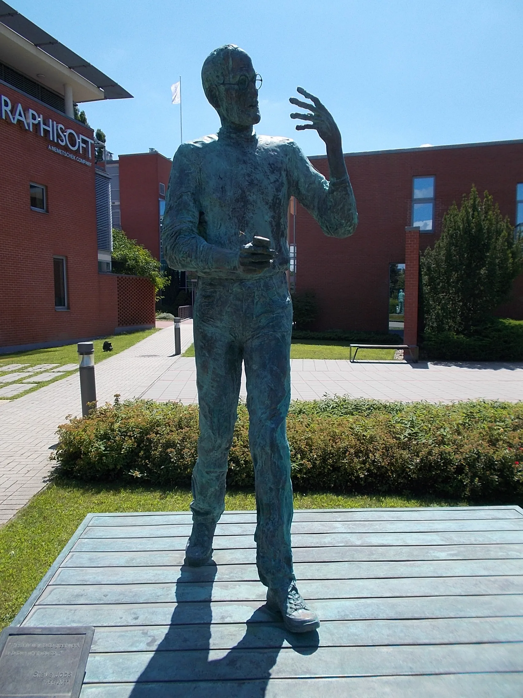 Photo showing: : Graphisoft Park, Steve Jobs statue by Ernő Tóth. - Budapest District III.