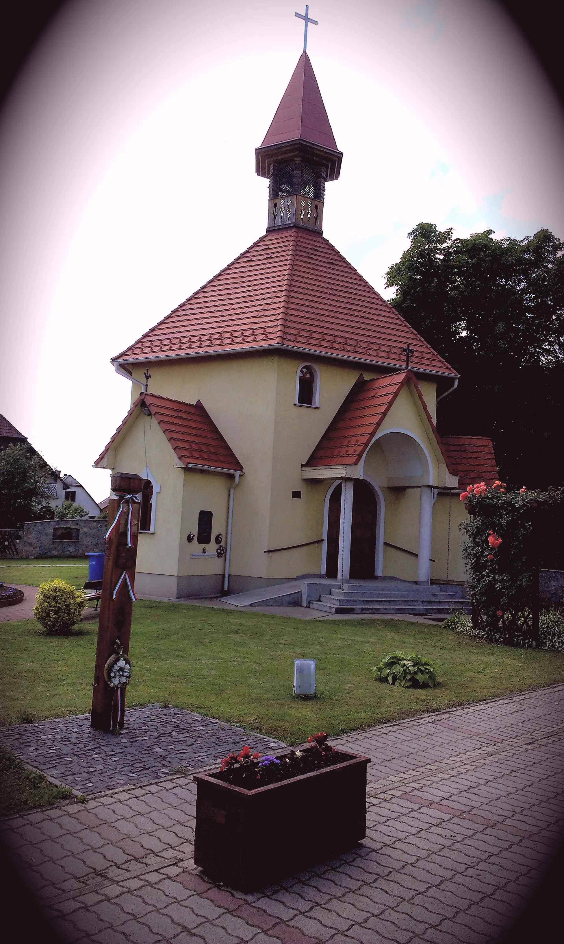 Photo showing: The Ecumenical Church in Sajósenye, Hungary.