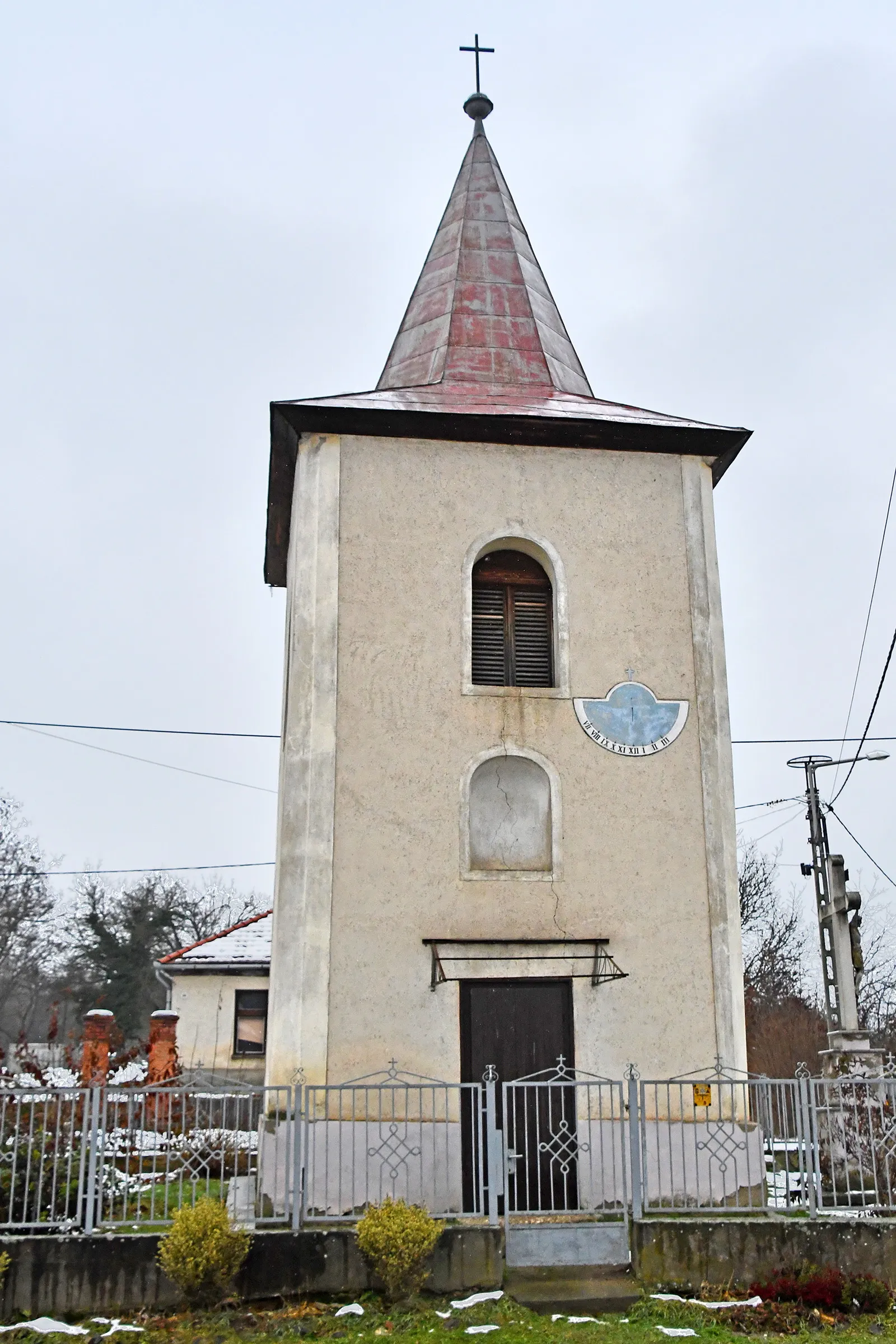 Photo showing: Roman Catholic bell tower in Garadna, Hungary, said to be remnants of a medieval church