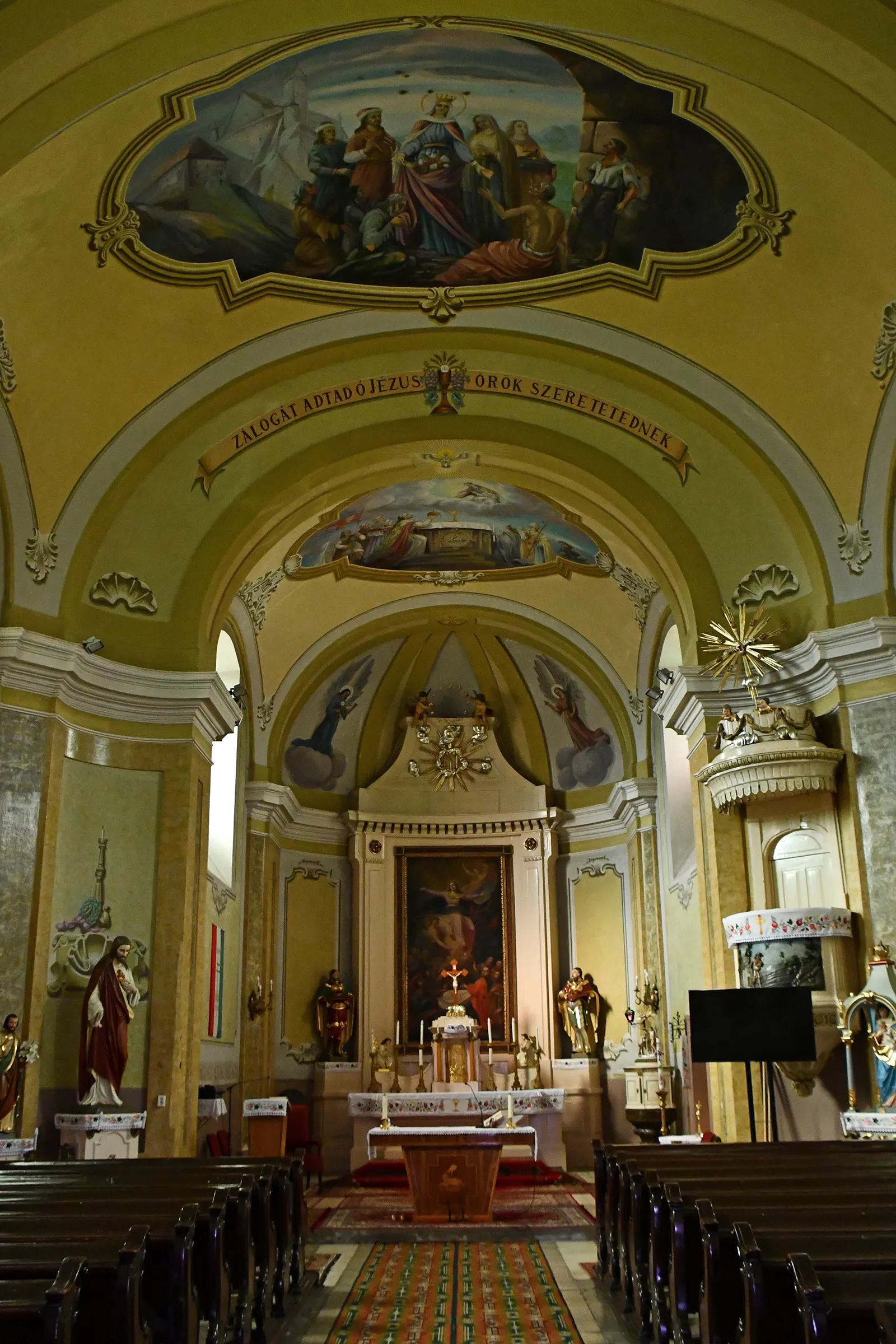 Photo showing: Interior of Our Lady church in Borsodszirák