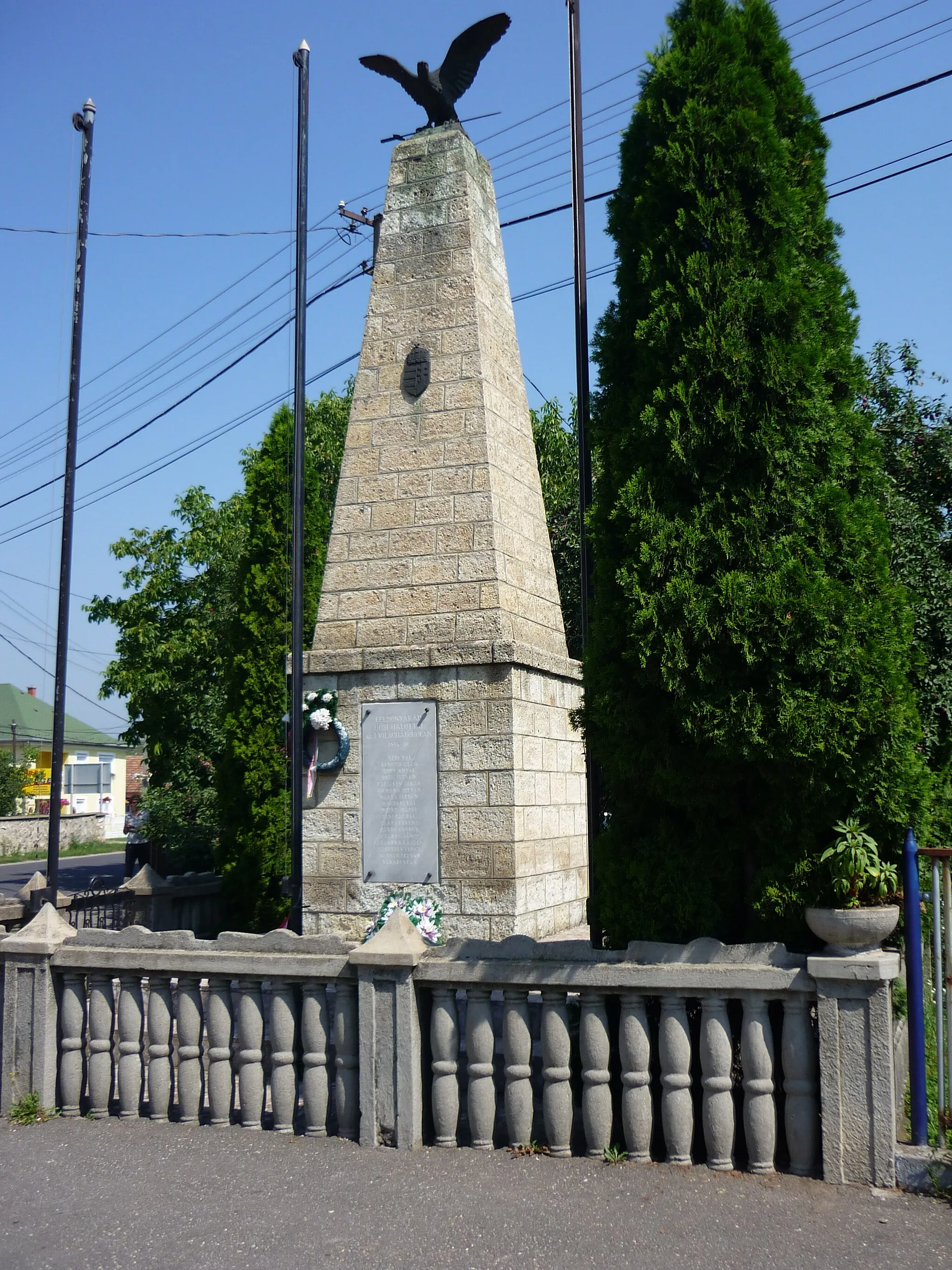 Photo showing: Első világháborús emlékmű turullal