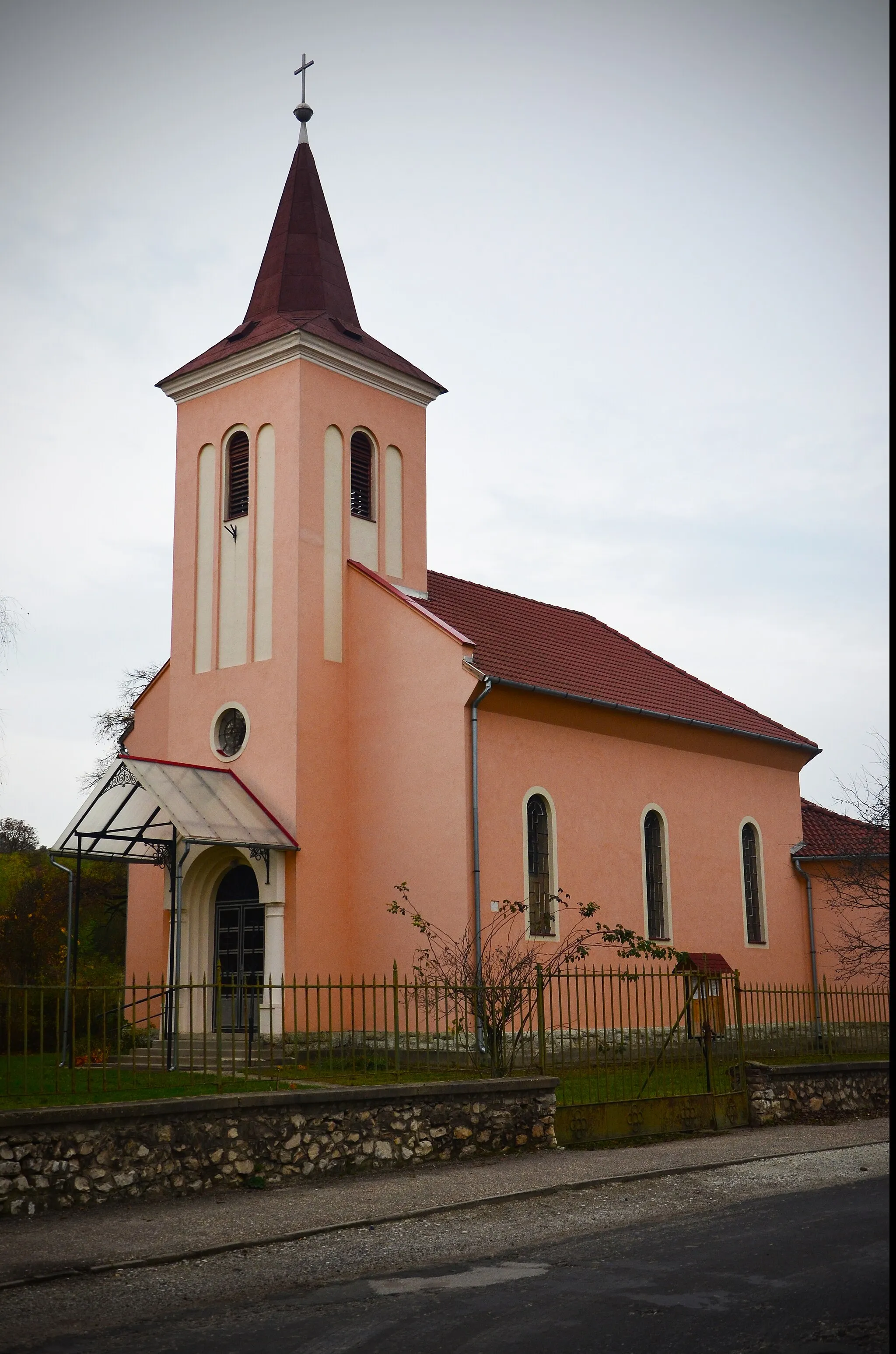 Photo showing: Nagyboldogasszony-templom, Ormosbánya