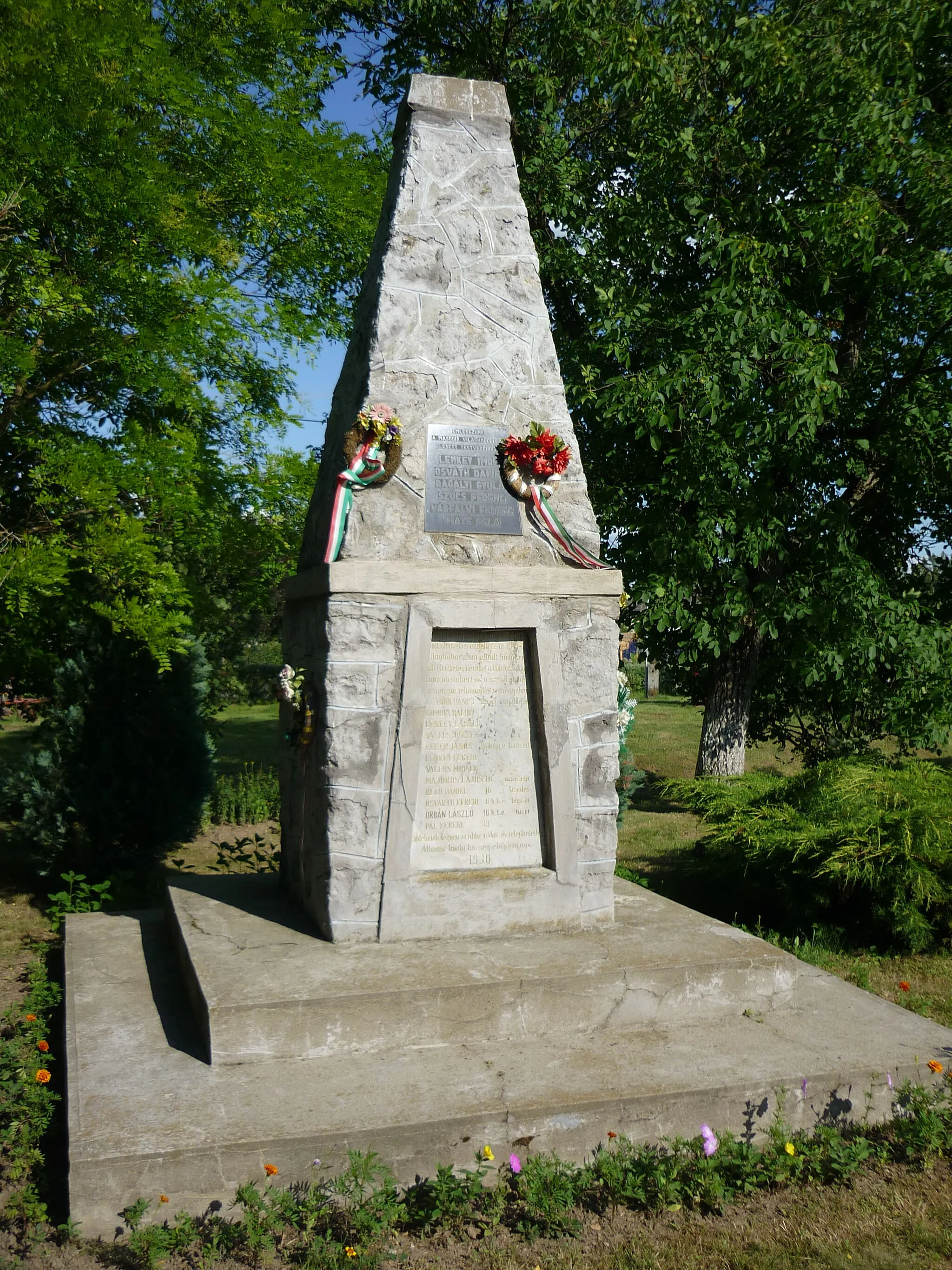 Photo showing: Kánó, összevont I-II. világháborús emlékmű