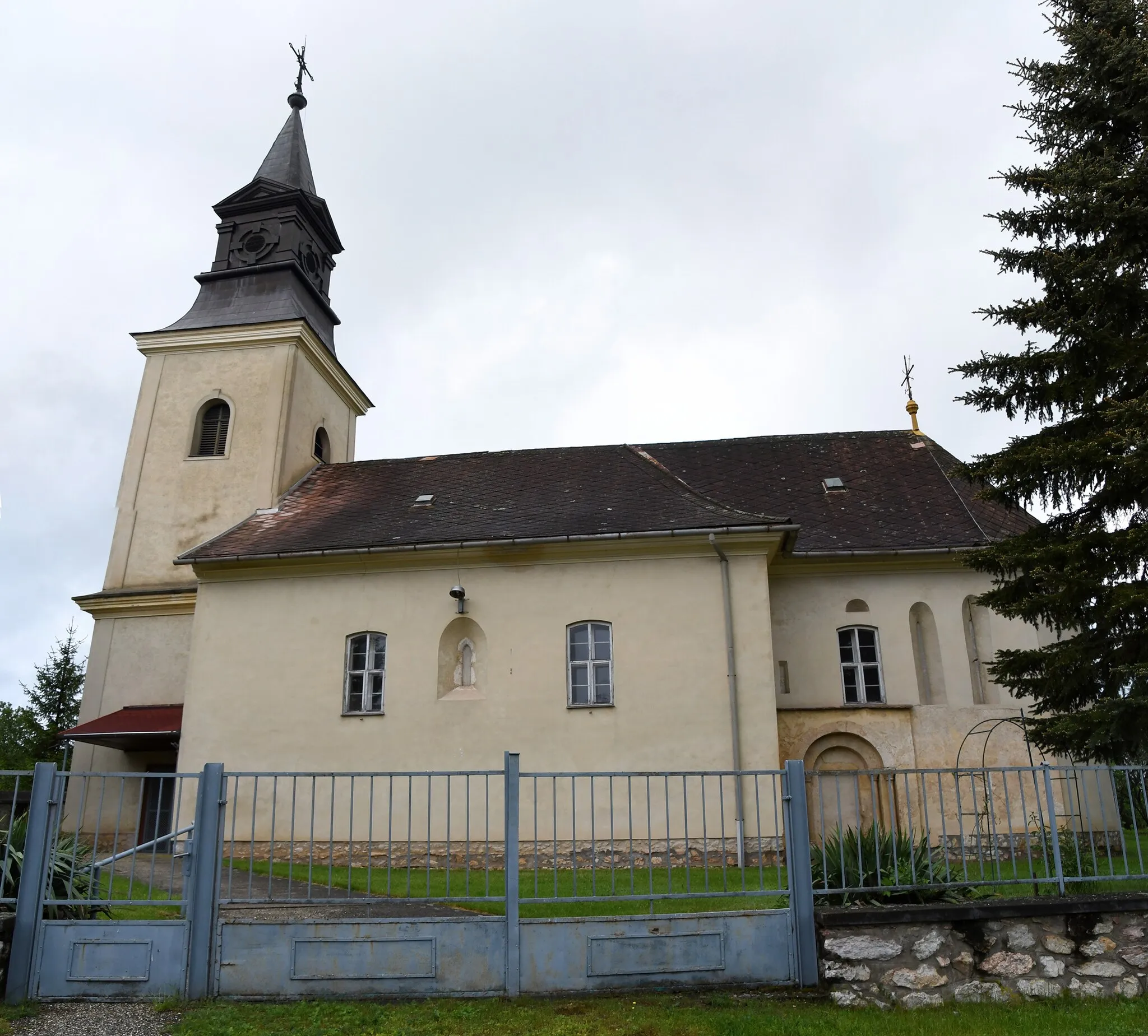 Photo showing: Roman Catholic church in Tornaszentjakab, Hungary