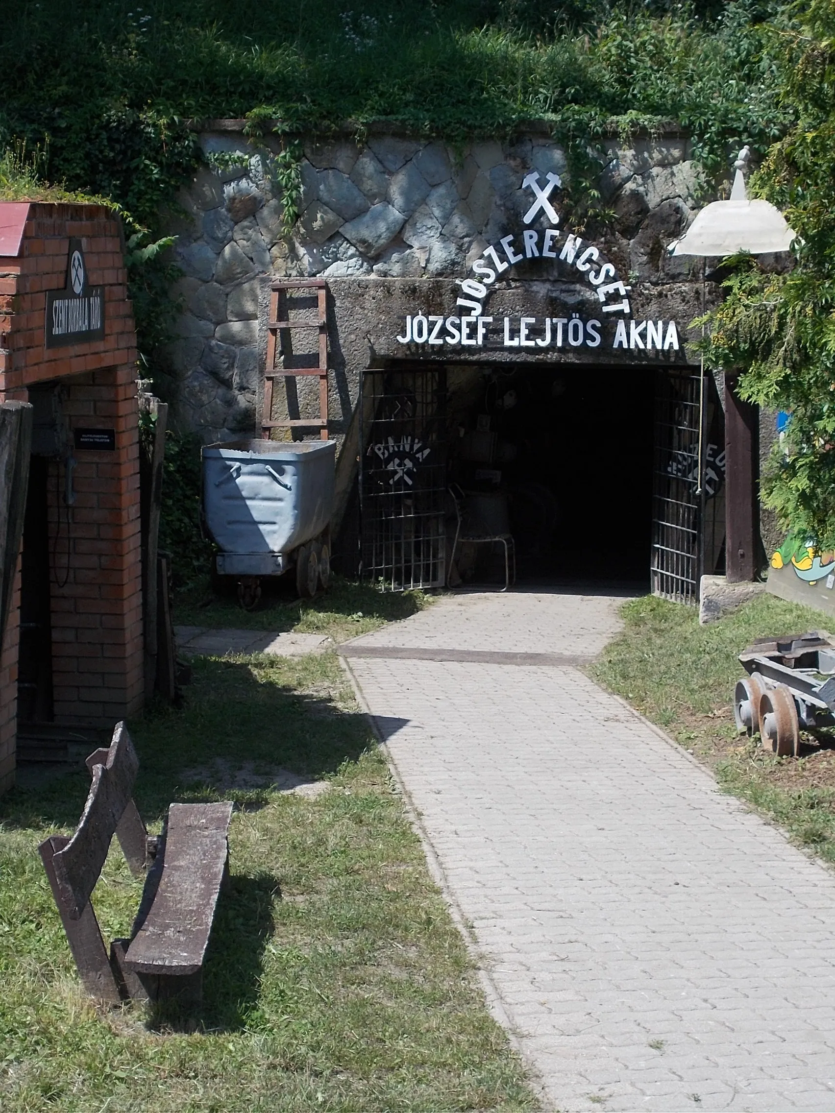 Photo showing: : Mining museum, north site. St. Barbara's 'mining tunnel' and the József slope shaft - Zemlinszky Rezső Road and Ady Endre Road corner,Salgótarján, Nógrád County, Hungary.
