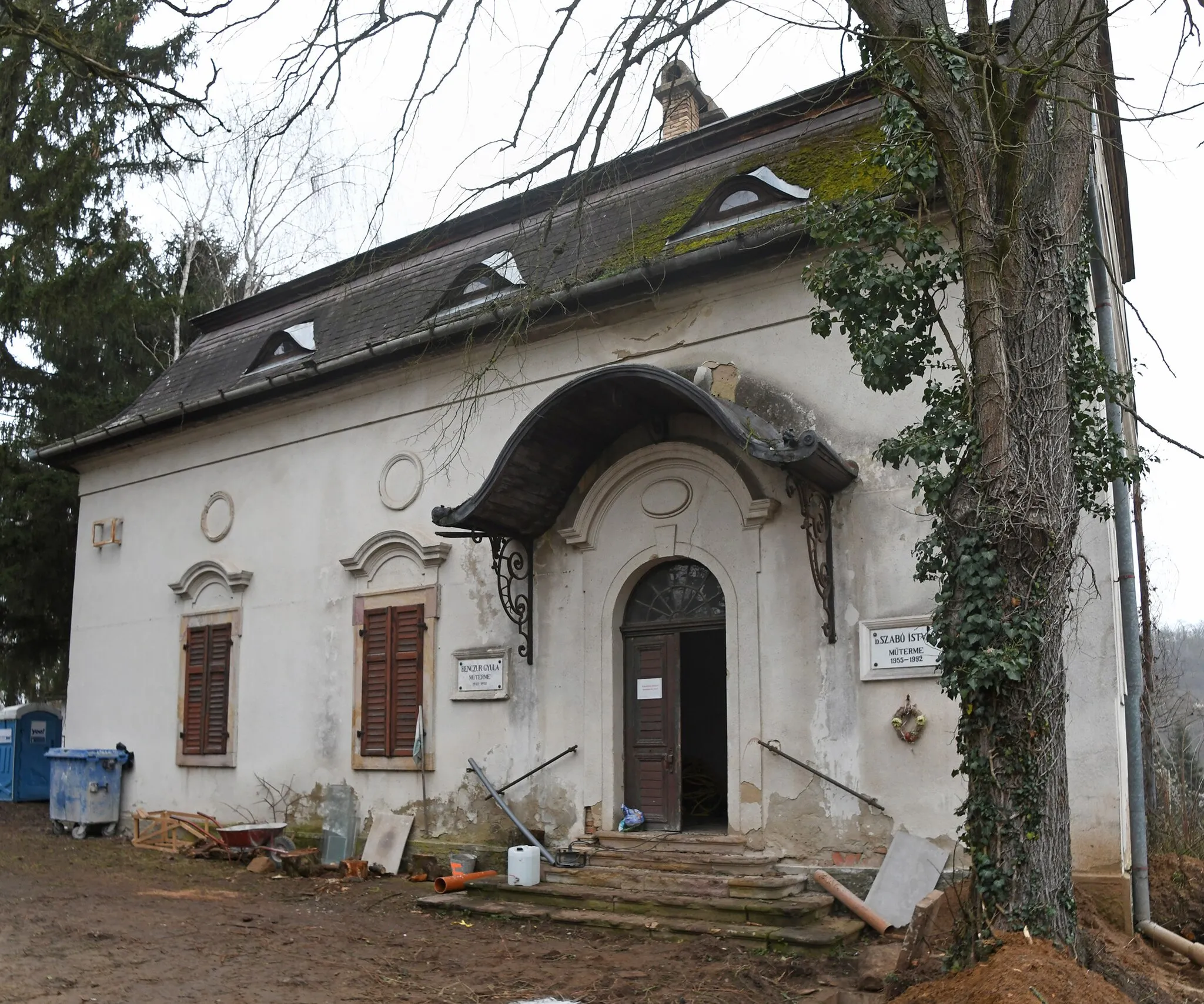 Photo showing: Former atelier of Gyula Benczúr Hungarian painter in Benczúrfalva, Hungary