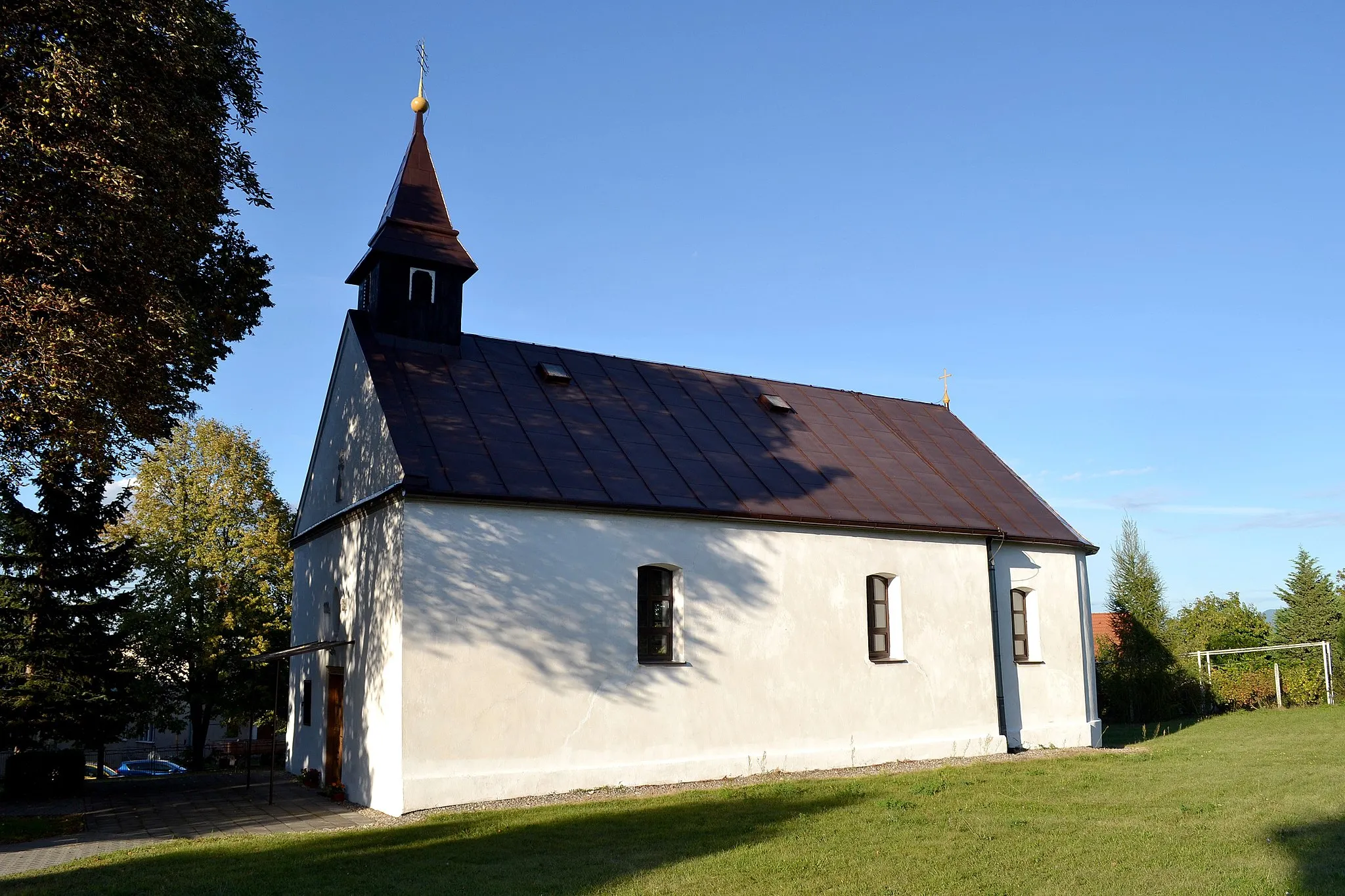 Photo showing: Perín-Chym (okr. Košice-okolie), Kostol svätých Petra a Pavla v miestnej časti Chym; celkový pohľad