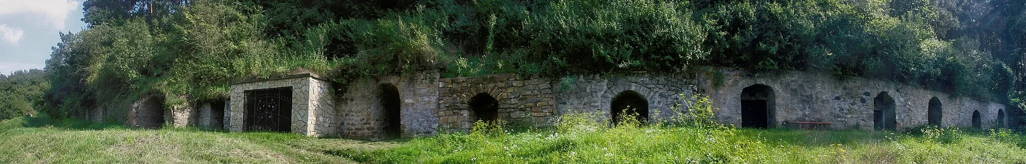 Photo showing: Magyarnándor szép pincesora a Petőfi úton.