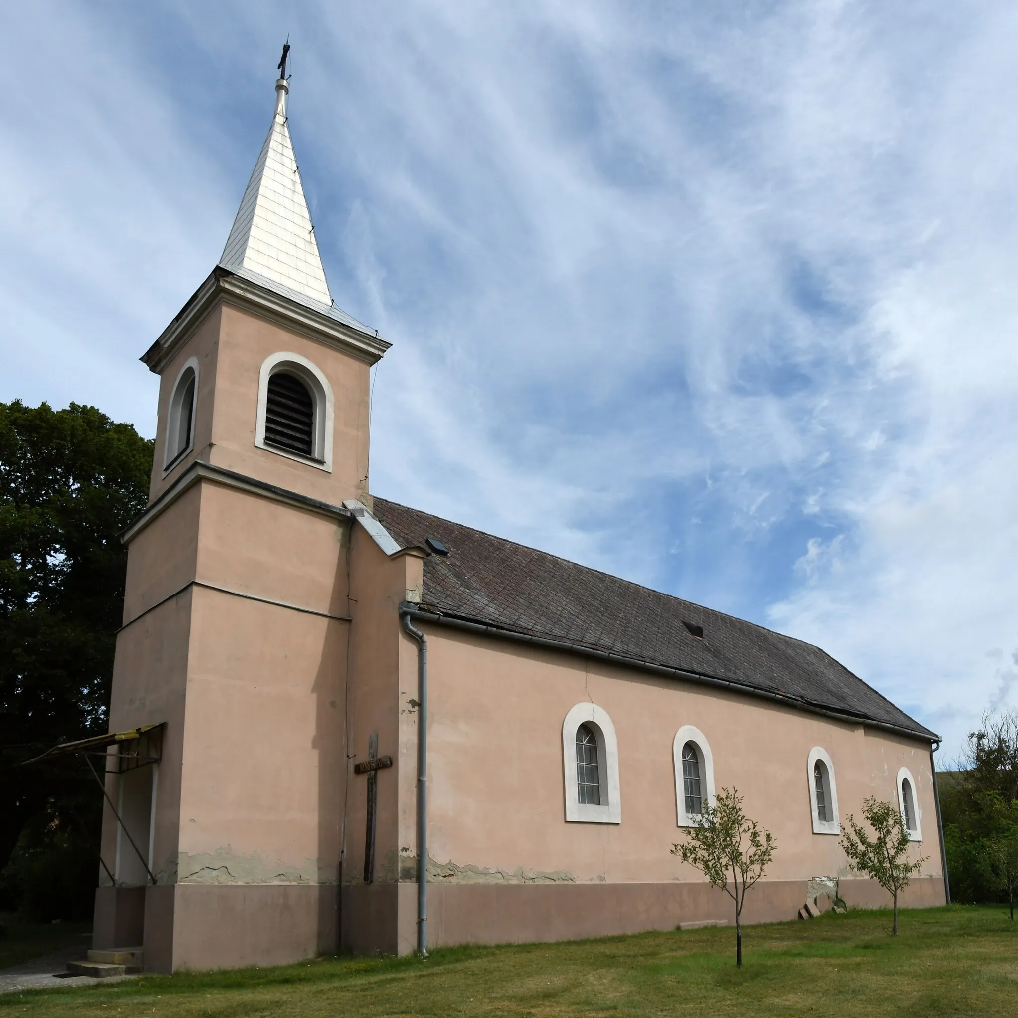 Photo showing: Roman Catholic church in Cserháthaláp, Hungary