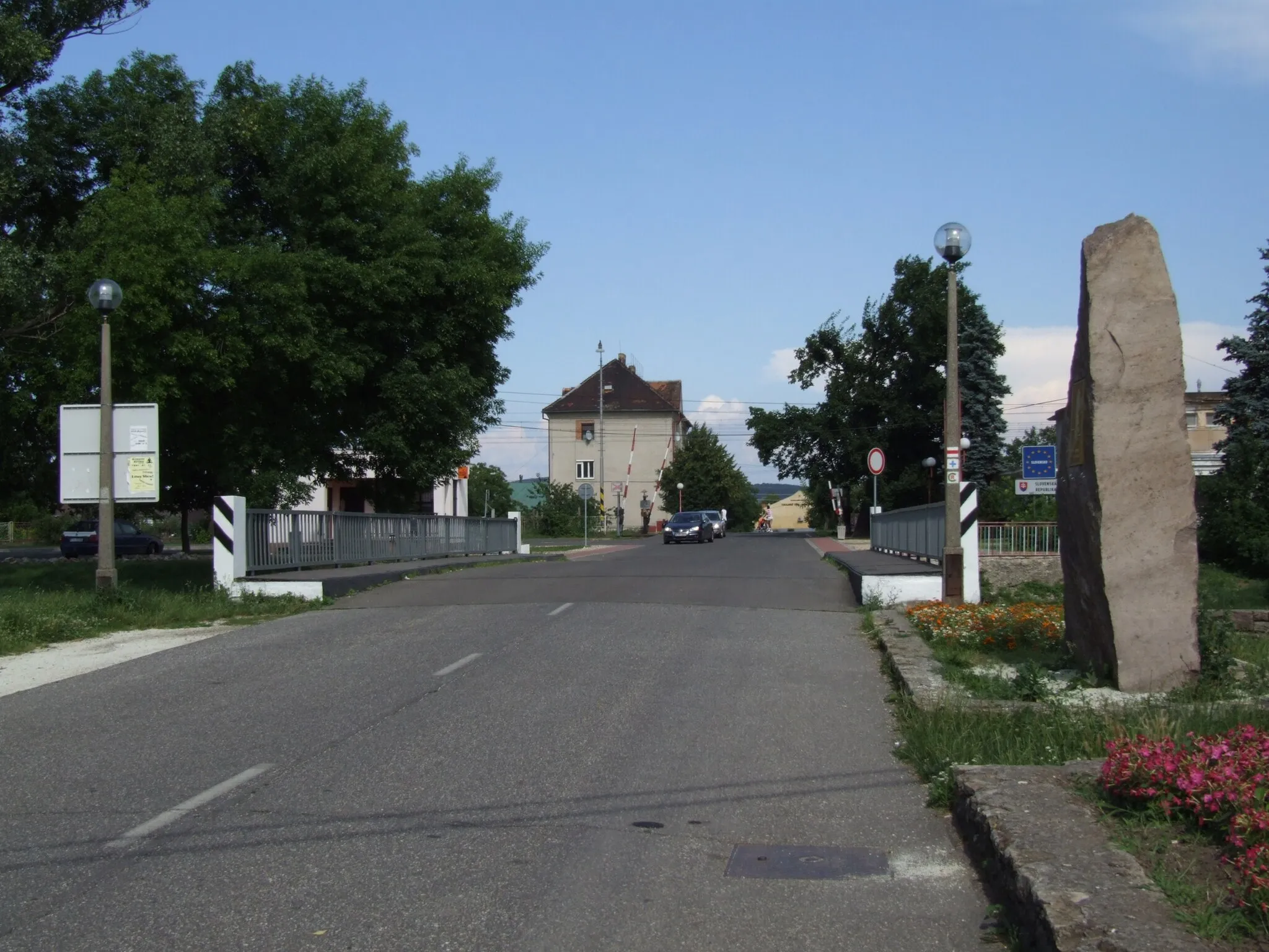 Photo showing: Sátoraljaújhely - Slovenské Nové Mesto - former border crossing point. View from Hungary