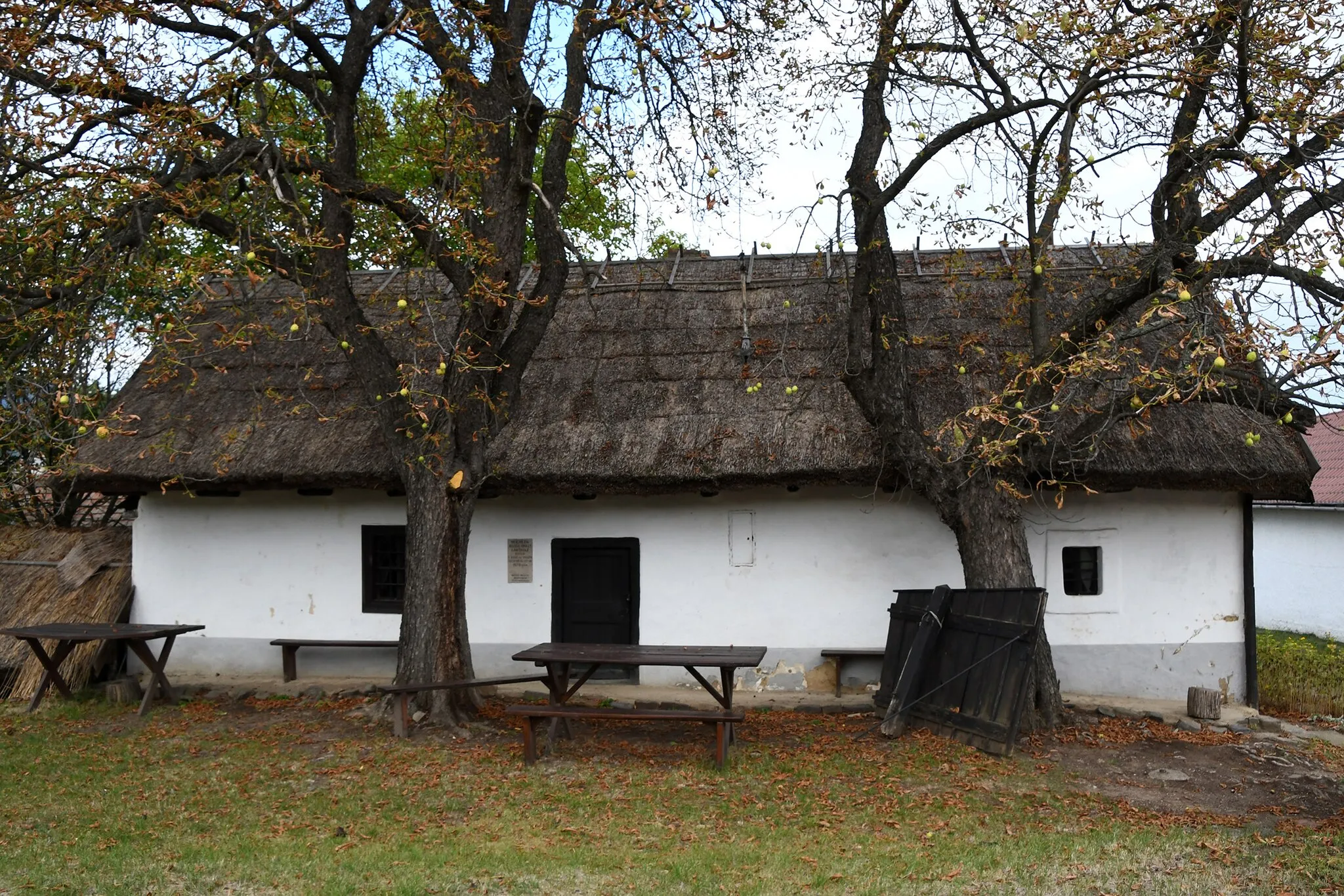 Photo showing: Kapás house, traditional dwelling-house in Abasár, Hungary