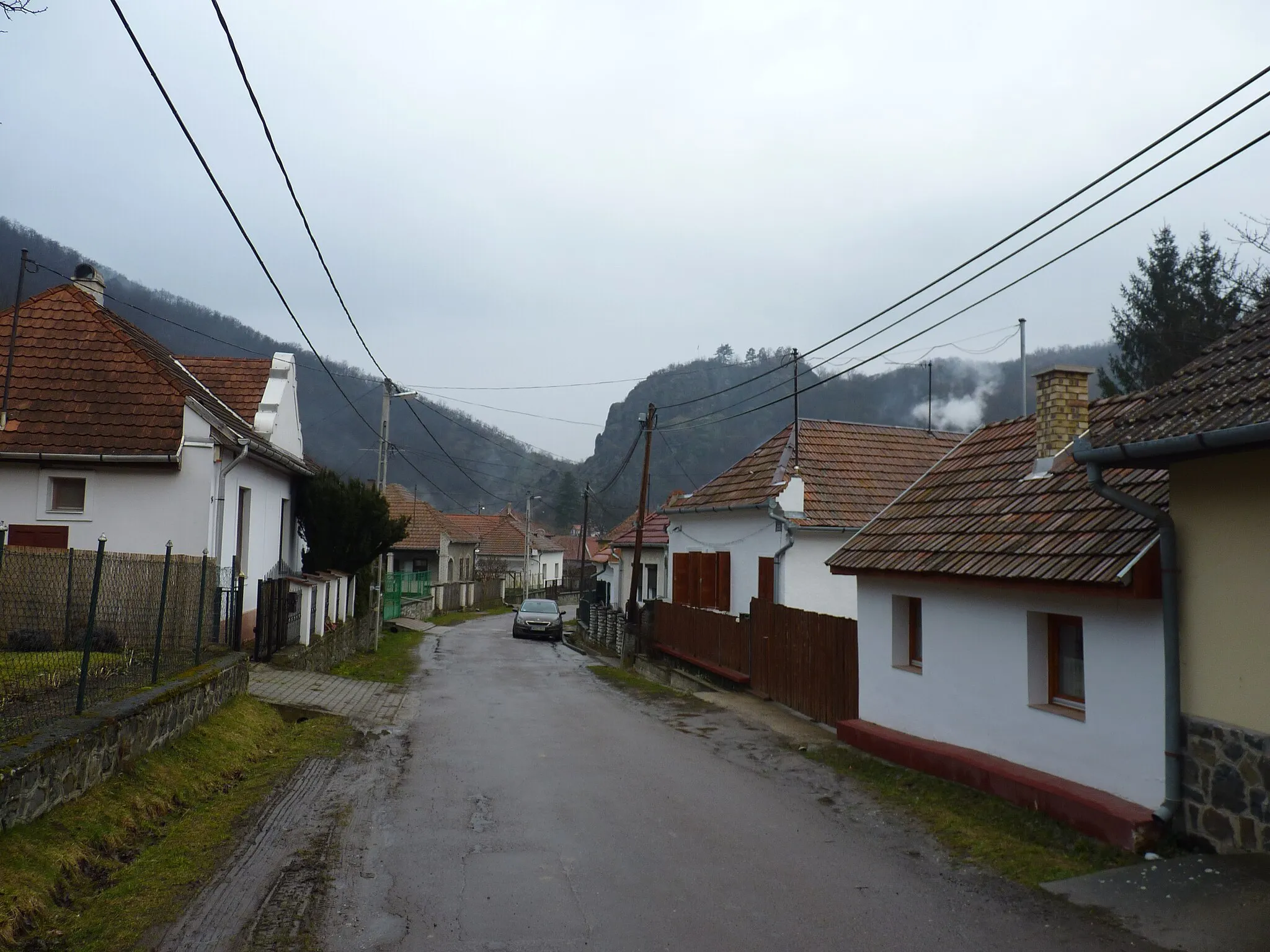 Photo showing: Szarvaskő, Fő street