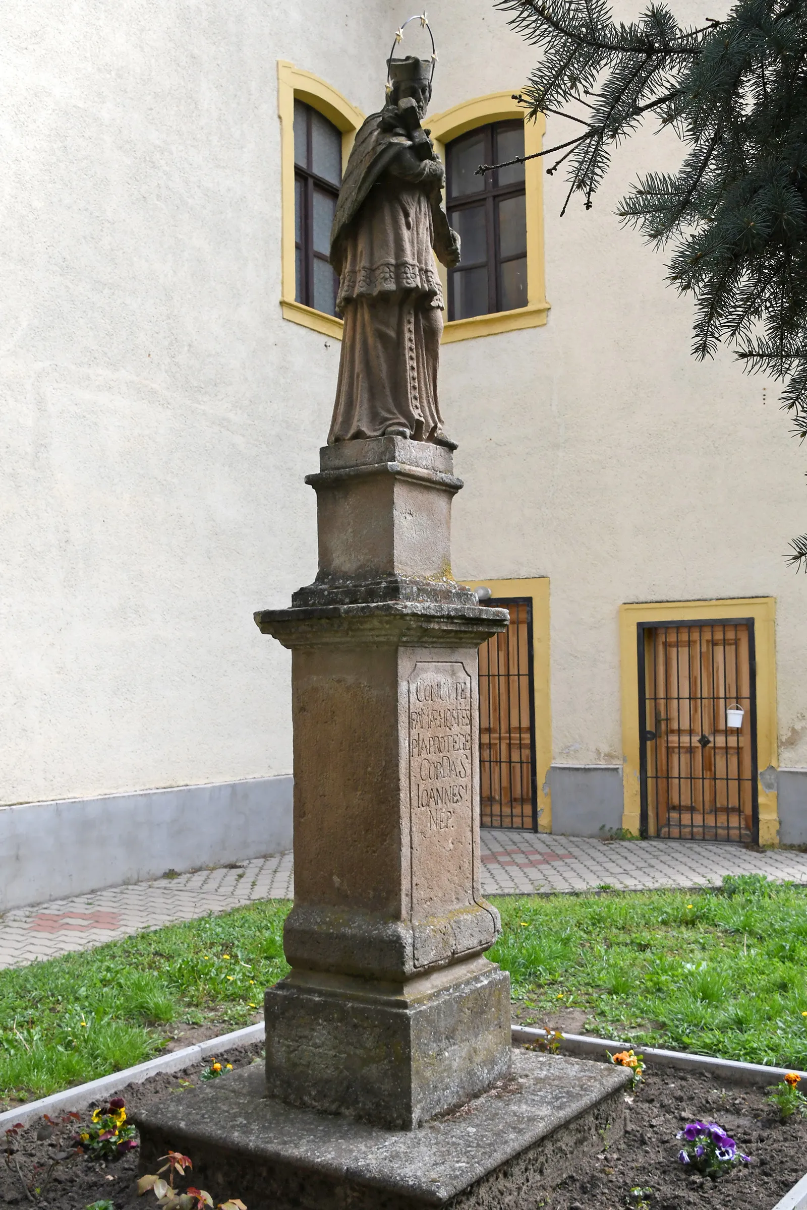 Photo showing: Statue of Saint John of Nepomuk in Boconád, Hungary