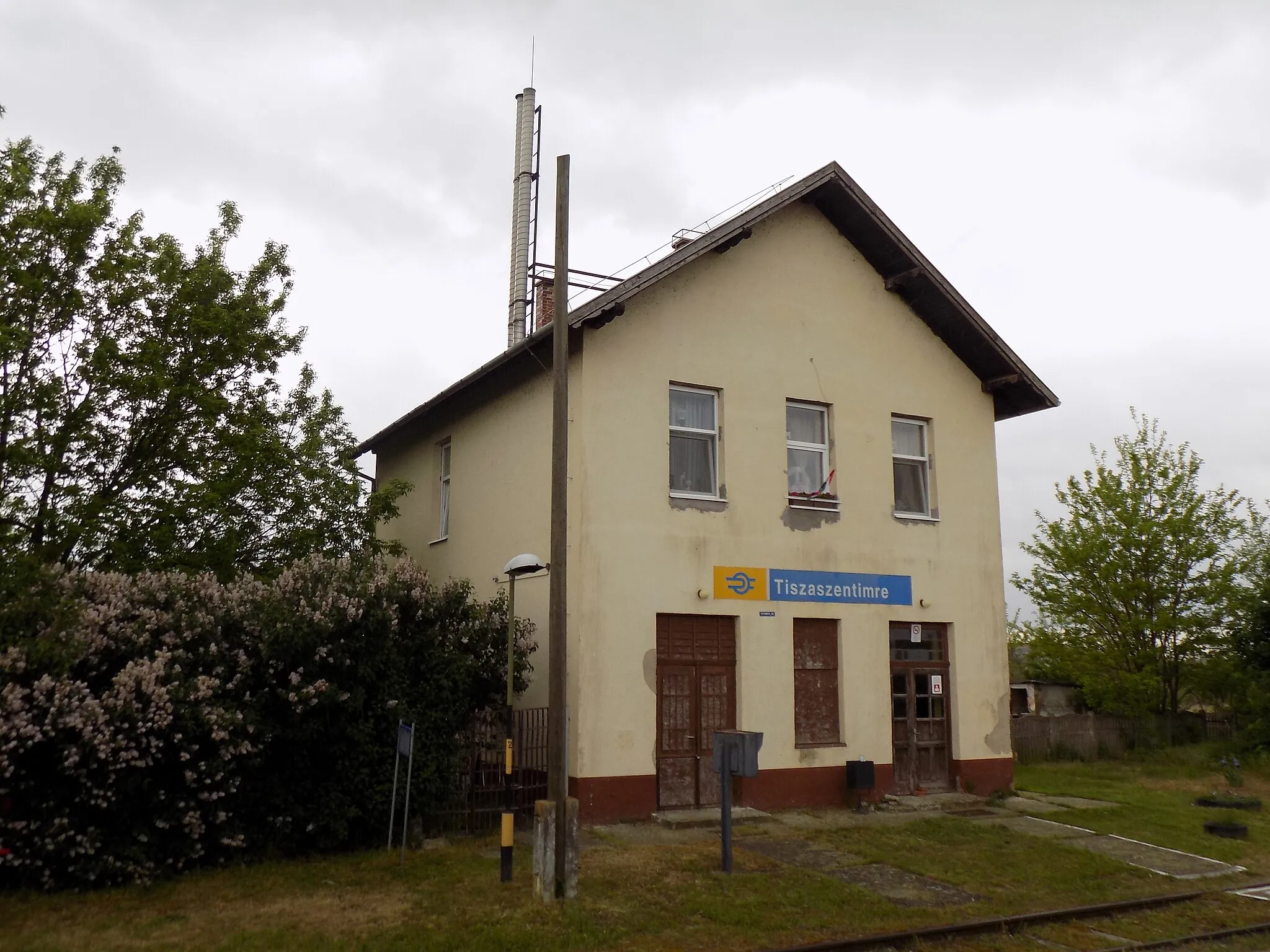 Photo showing: Tiszaszentimre vasútállomás